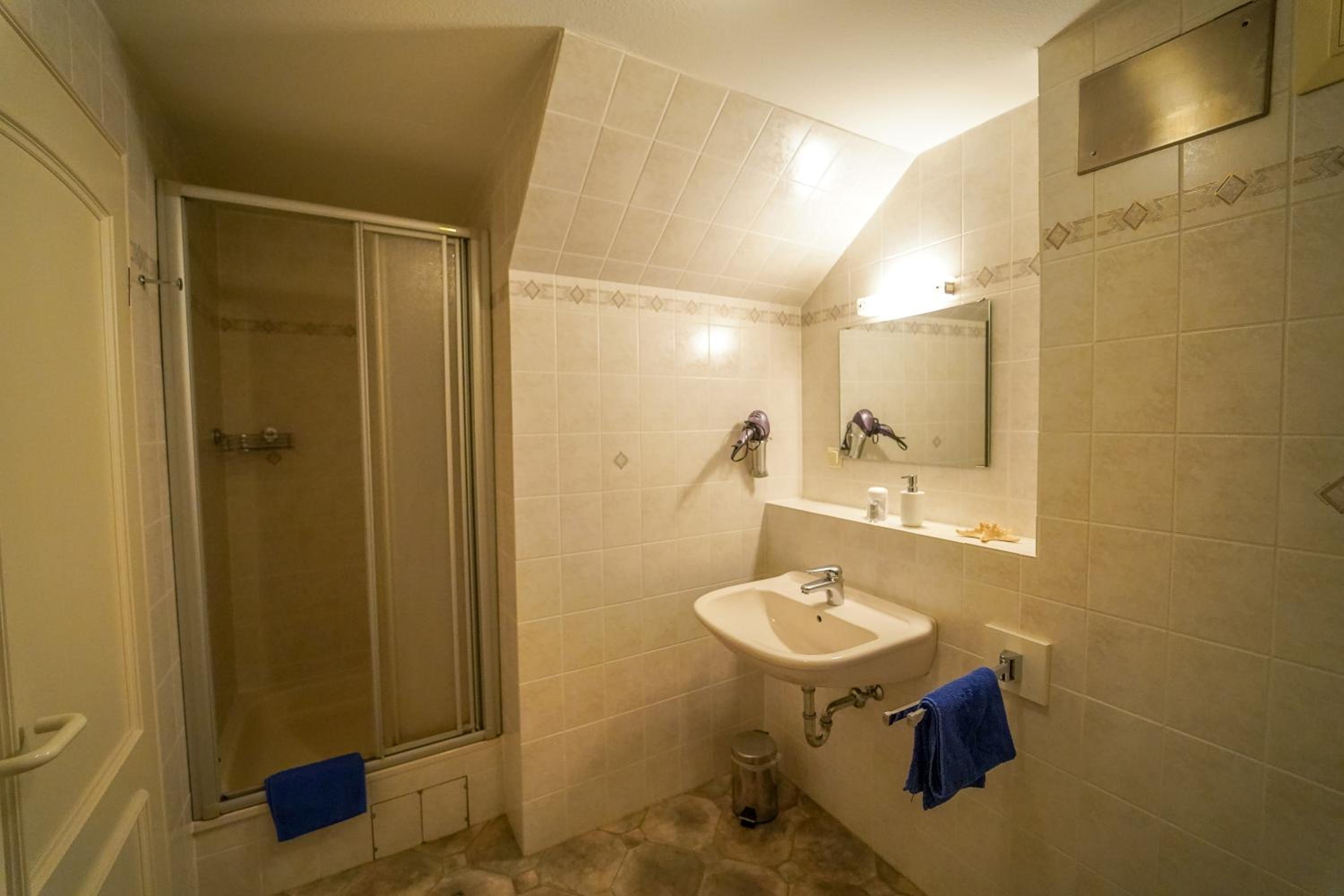 Double Room - Photo 14