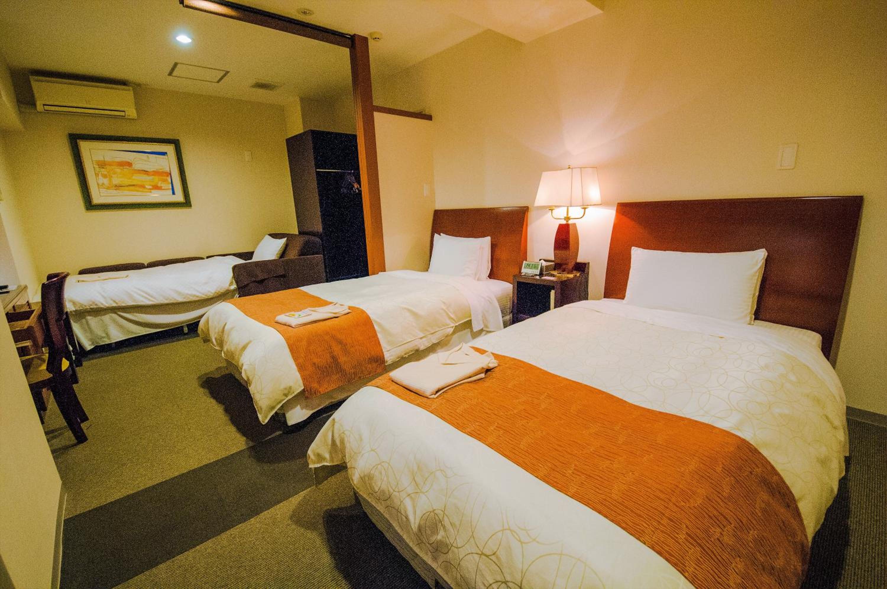 Superior Twin Room With Extra Bed - Non-Smoking - Photo 1