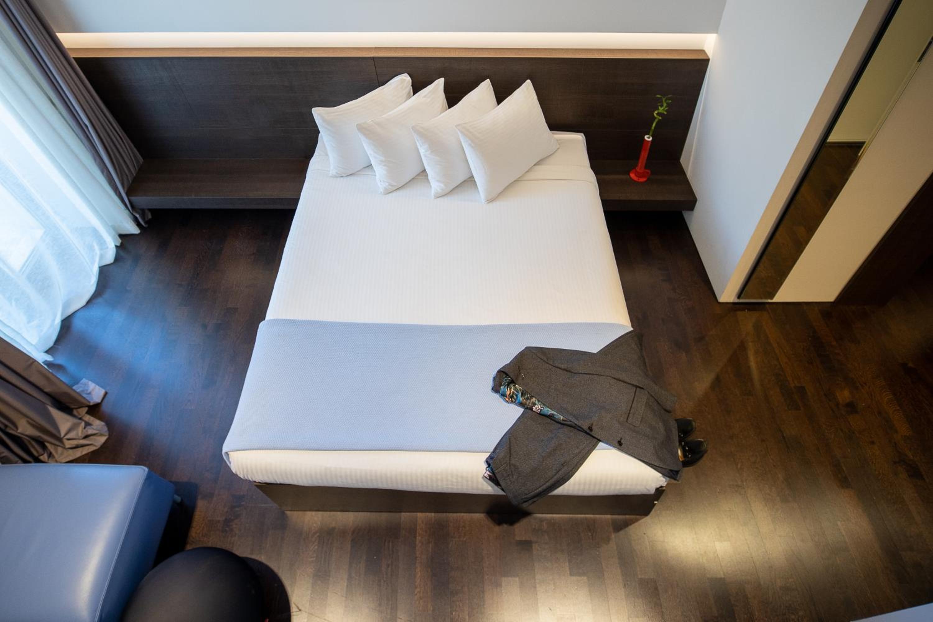 Executive Suite thumbnail 5