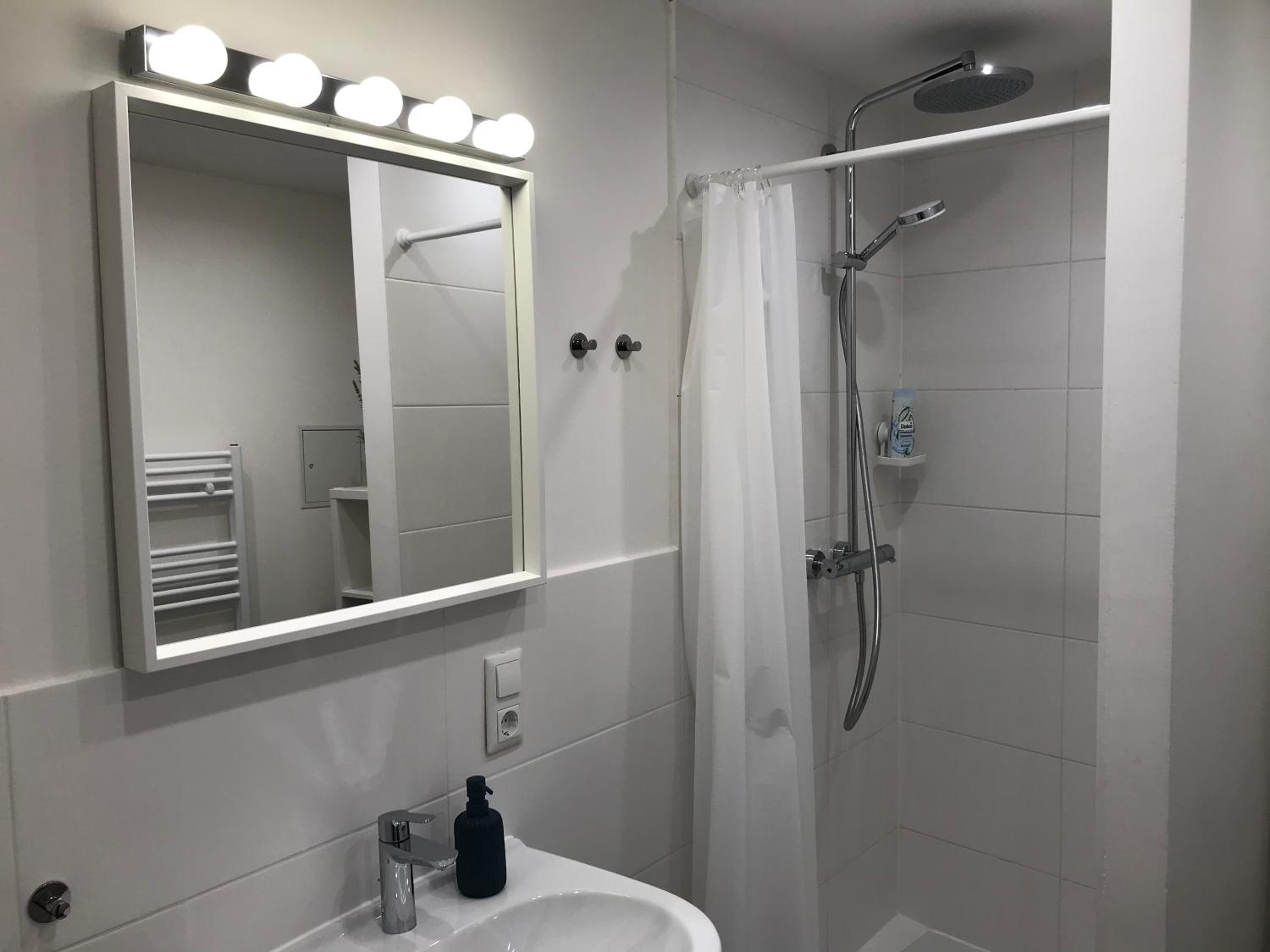 One-Bedroom Apartment - Photo 11