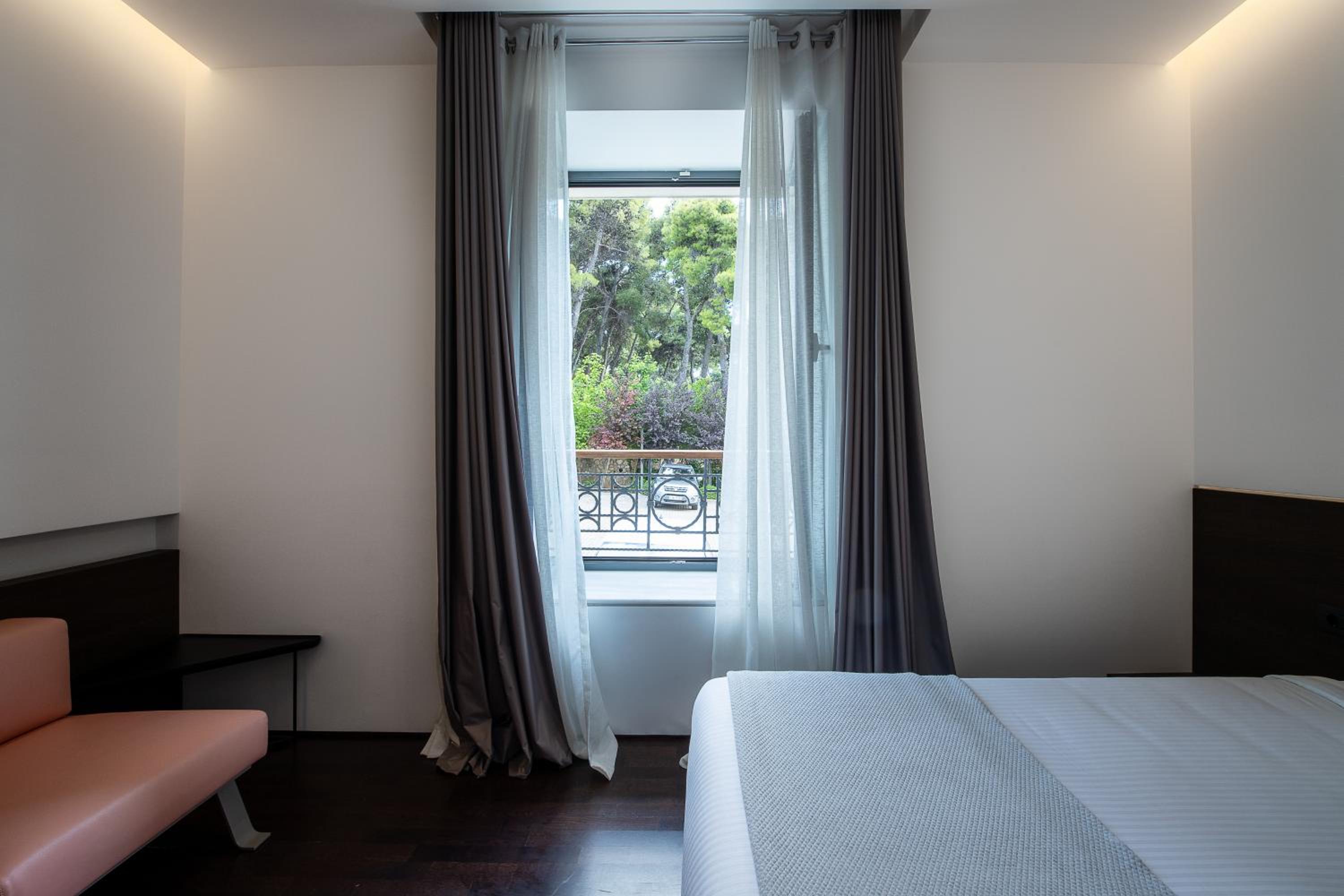 Superior Single Room thumbnail 5