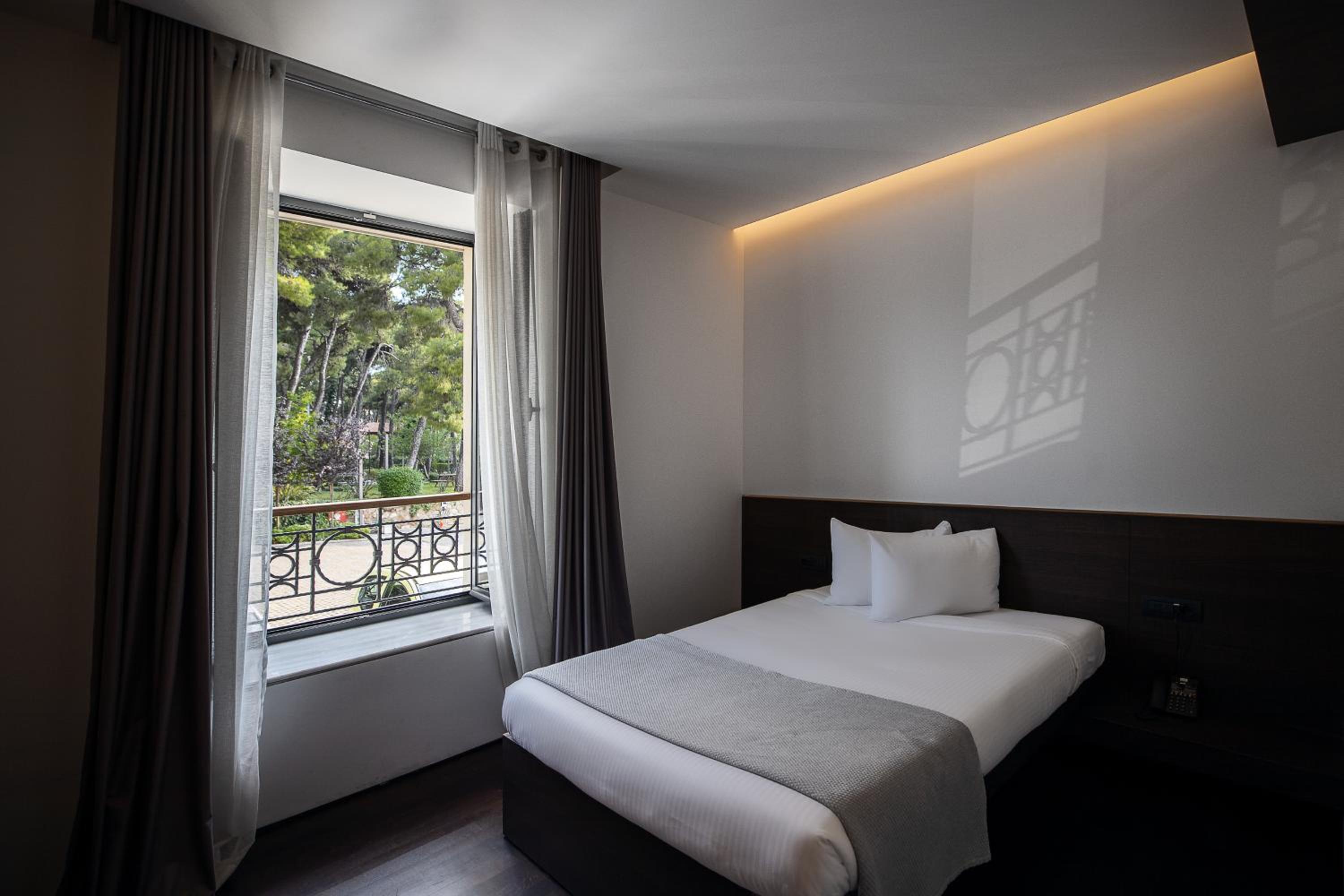 Superior Single Room thumbnail 6