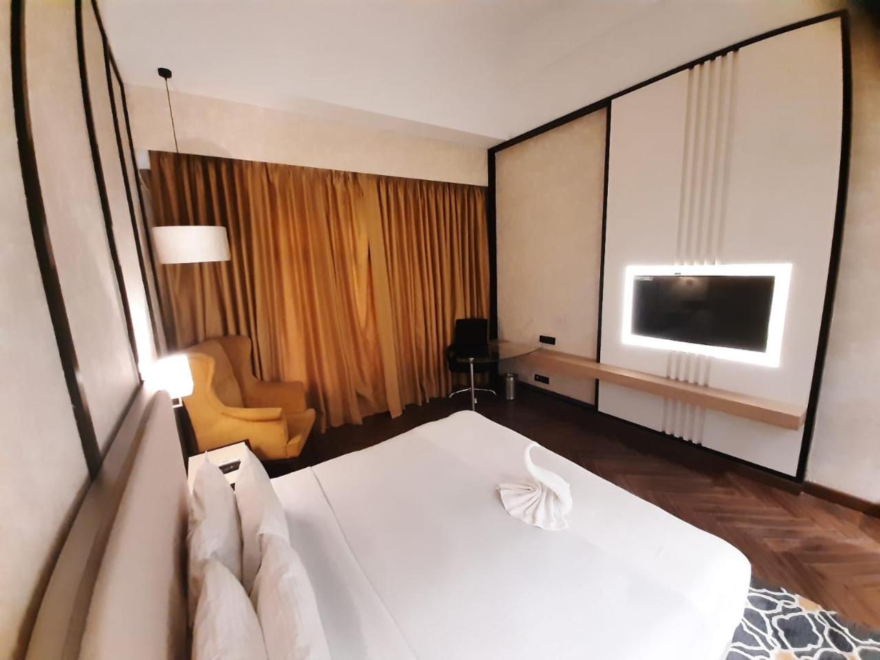 Premiere Queen Room : 20% off on session of 90 mins Spa || 15% off on F&S.B with a-la-carte selection || Complimentary welcome drinks on arrival photo
