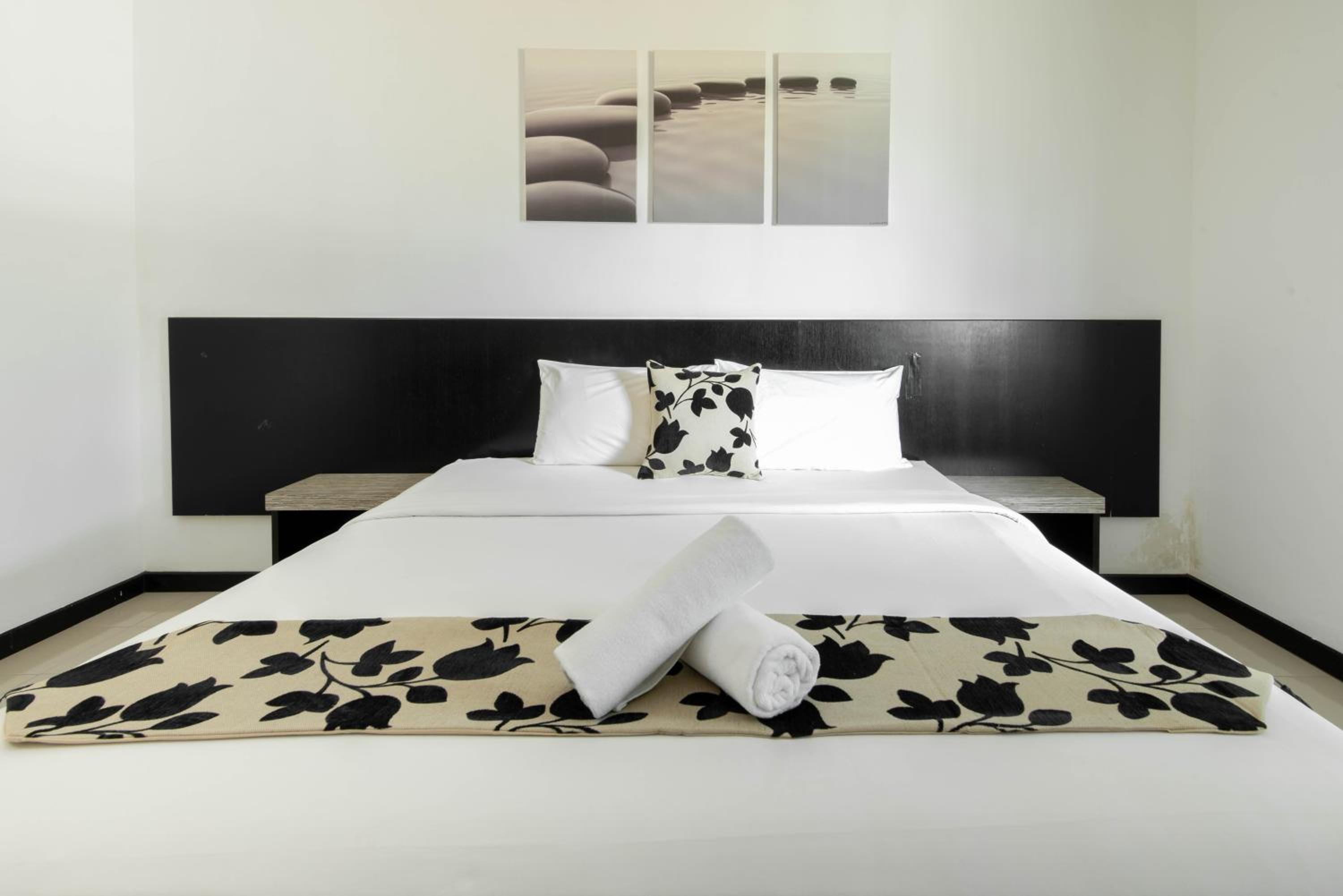 Standard King Room photo 2