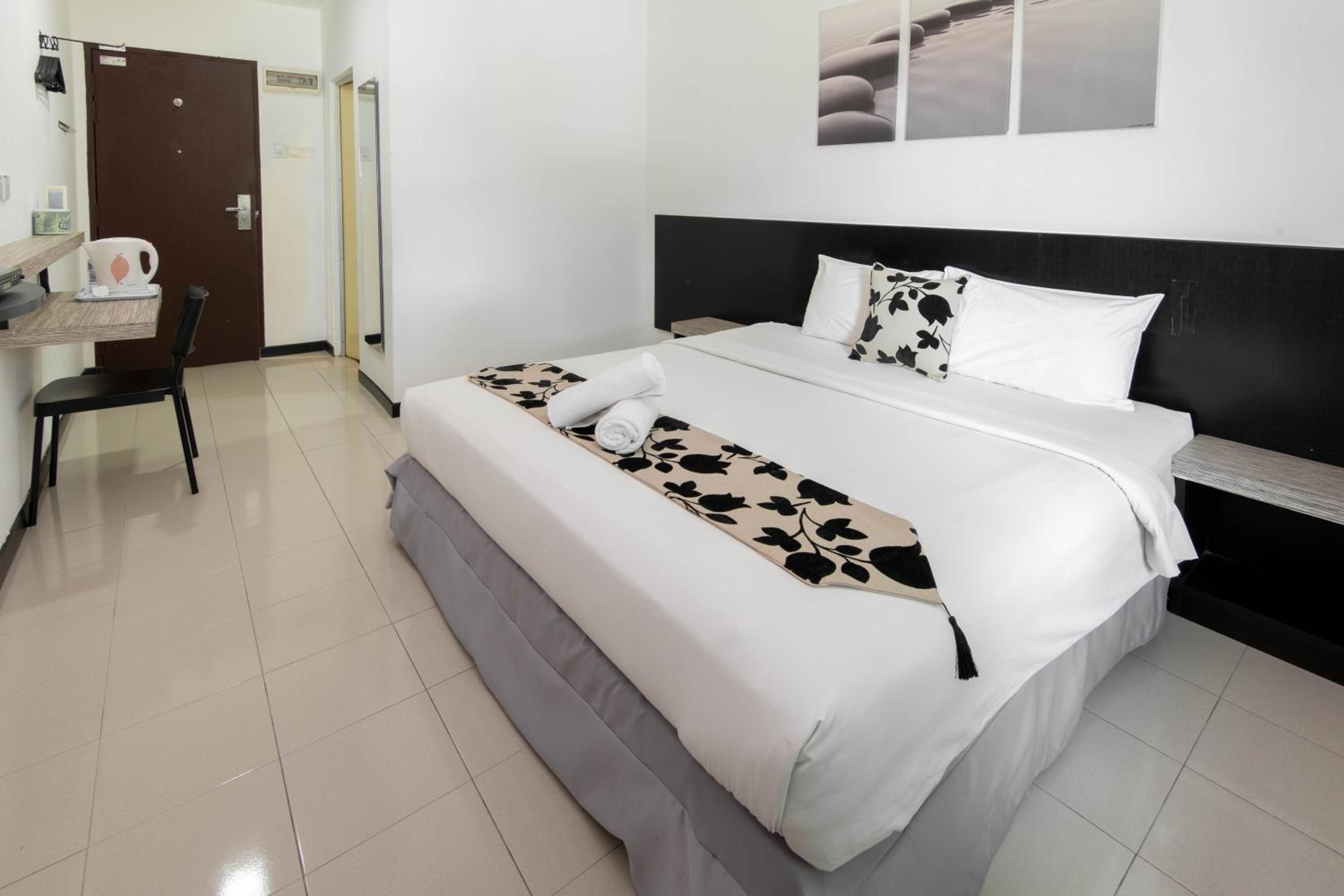 Standard King Room photo 1