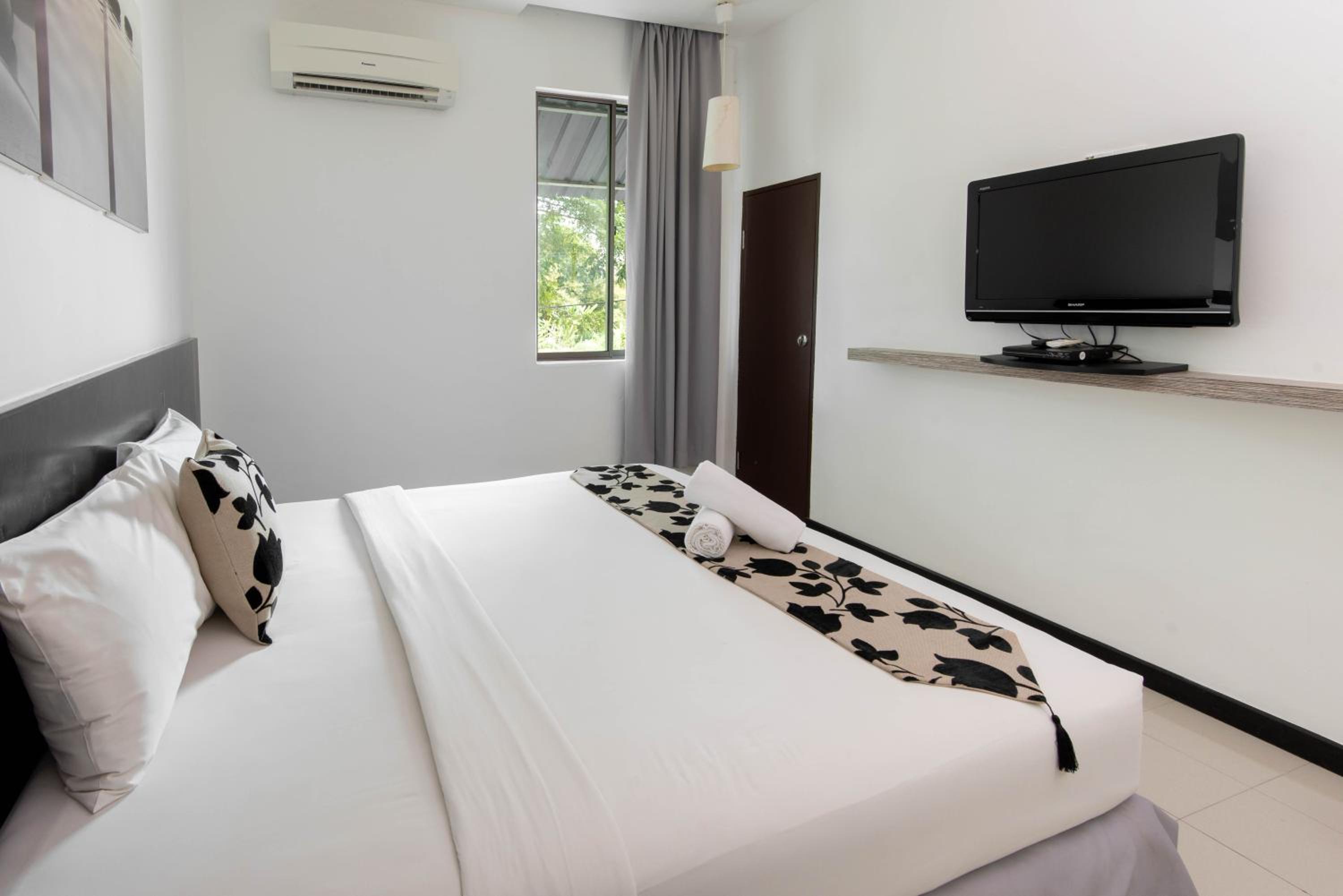 Standard King Room photo 3