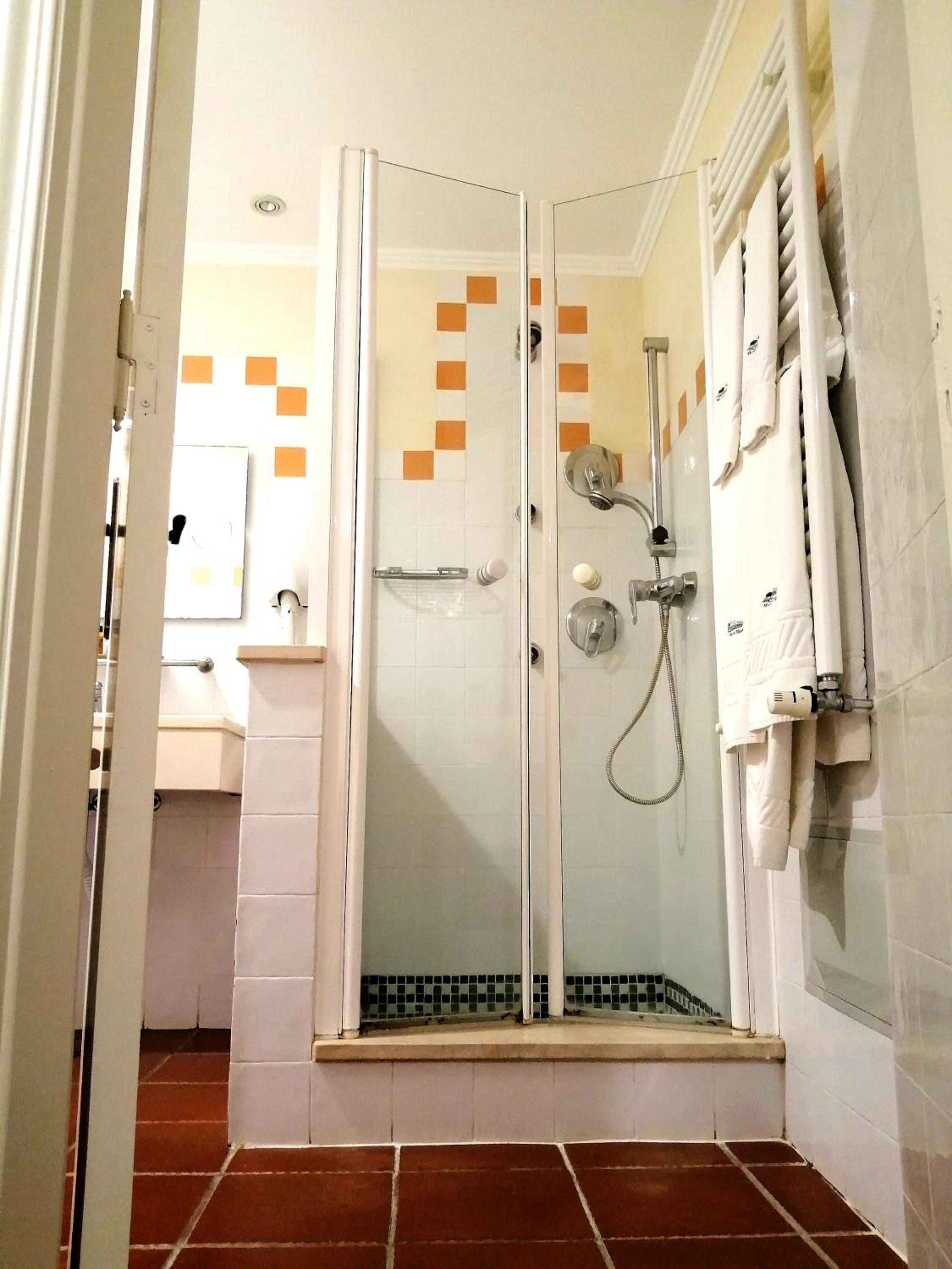 Double or Twin Room - Photo 5