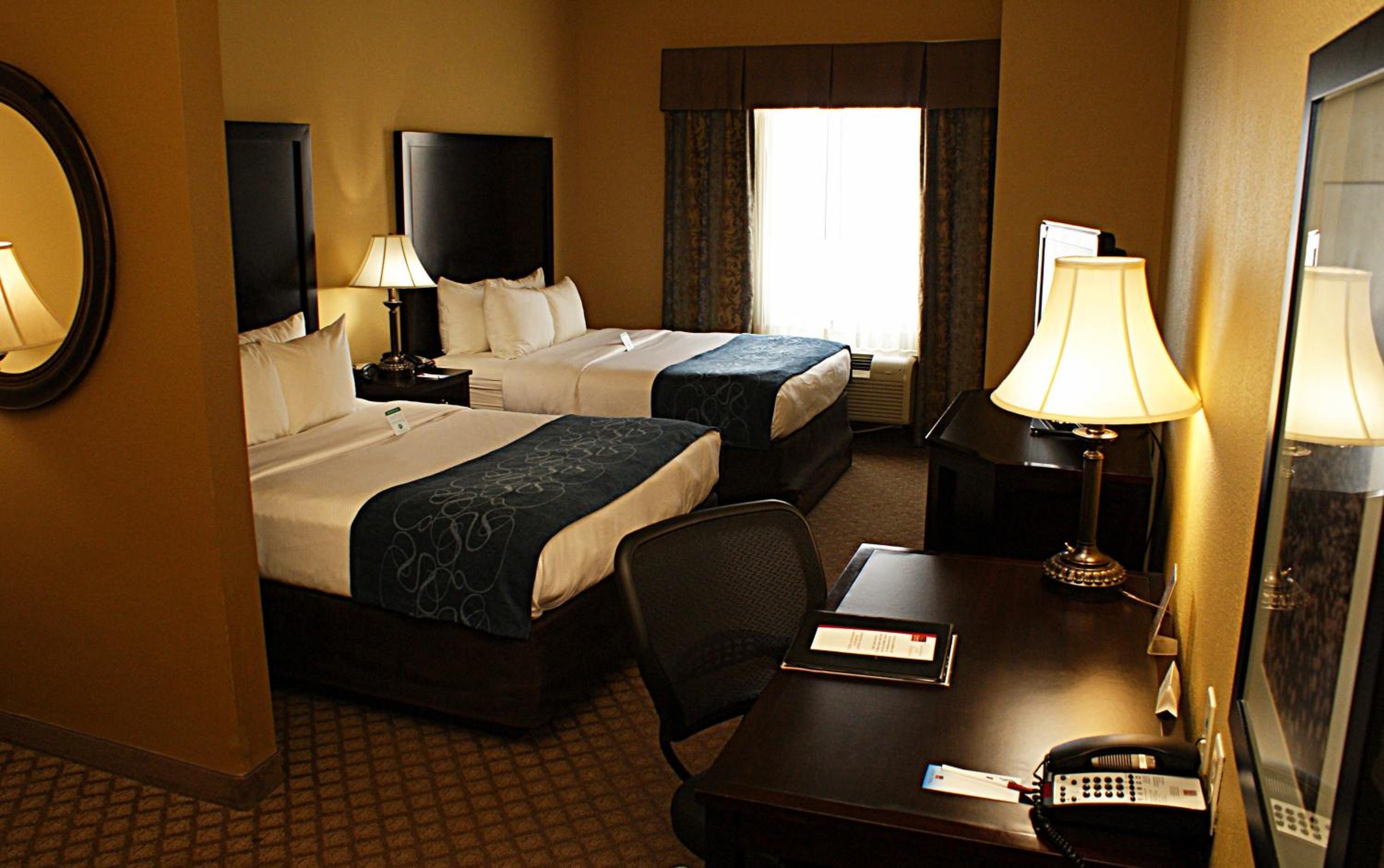 Queen Suite with Two Queen Beds - Non-Smoking - Photo 3
