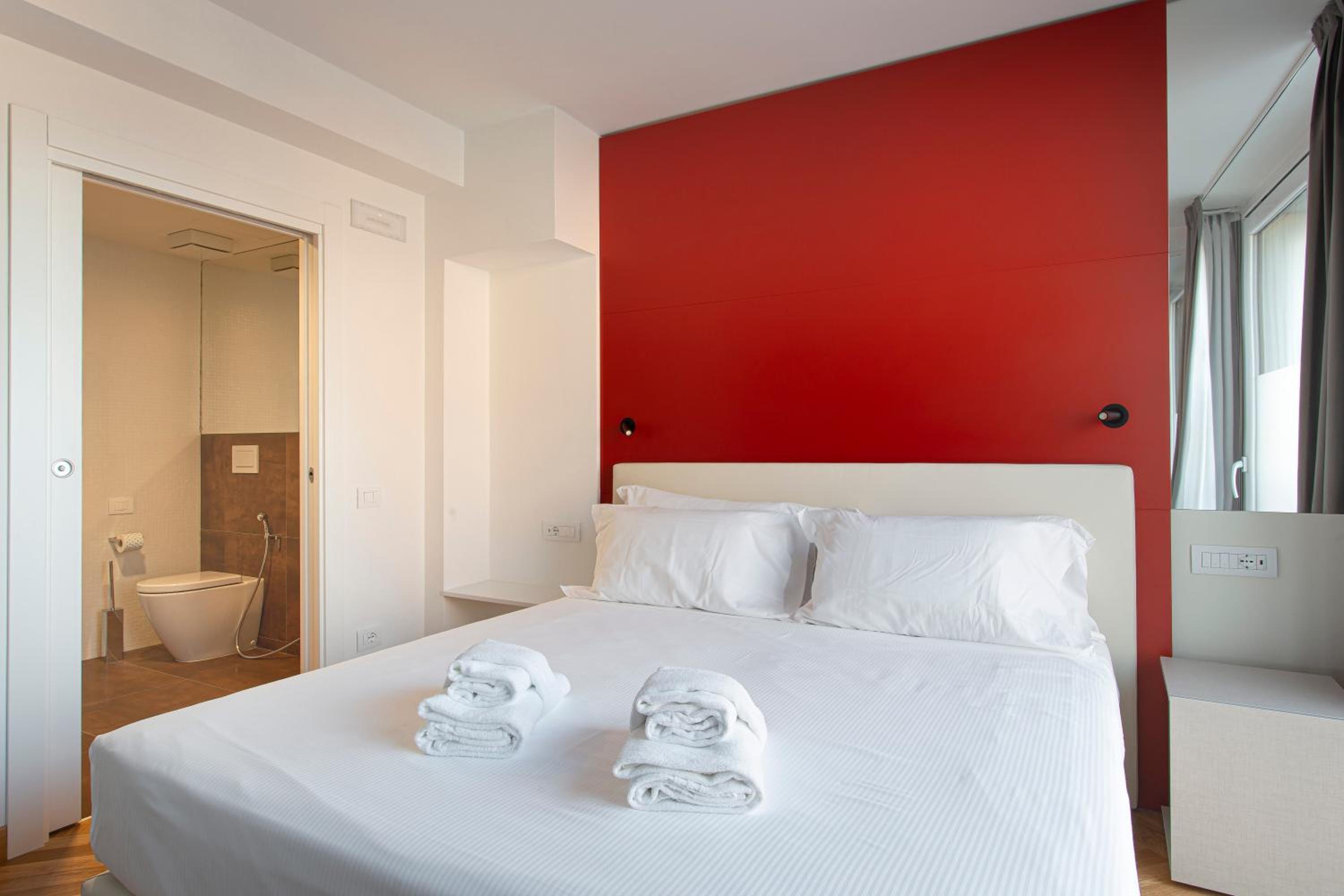 Deluxe Junior Suite - Photo 10
