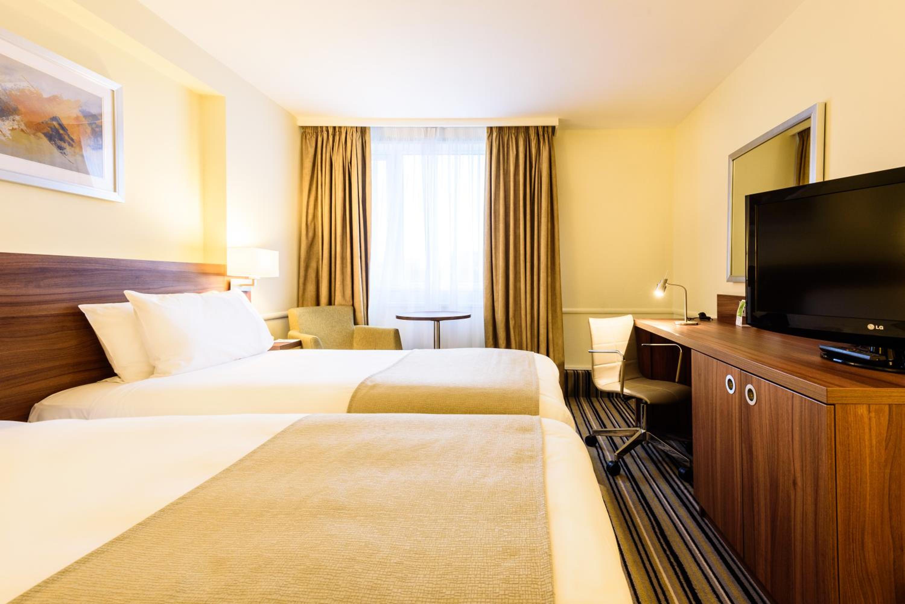 Premium Double Room with sofa bed - Photo 10