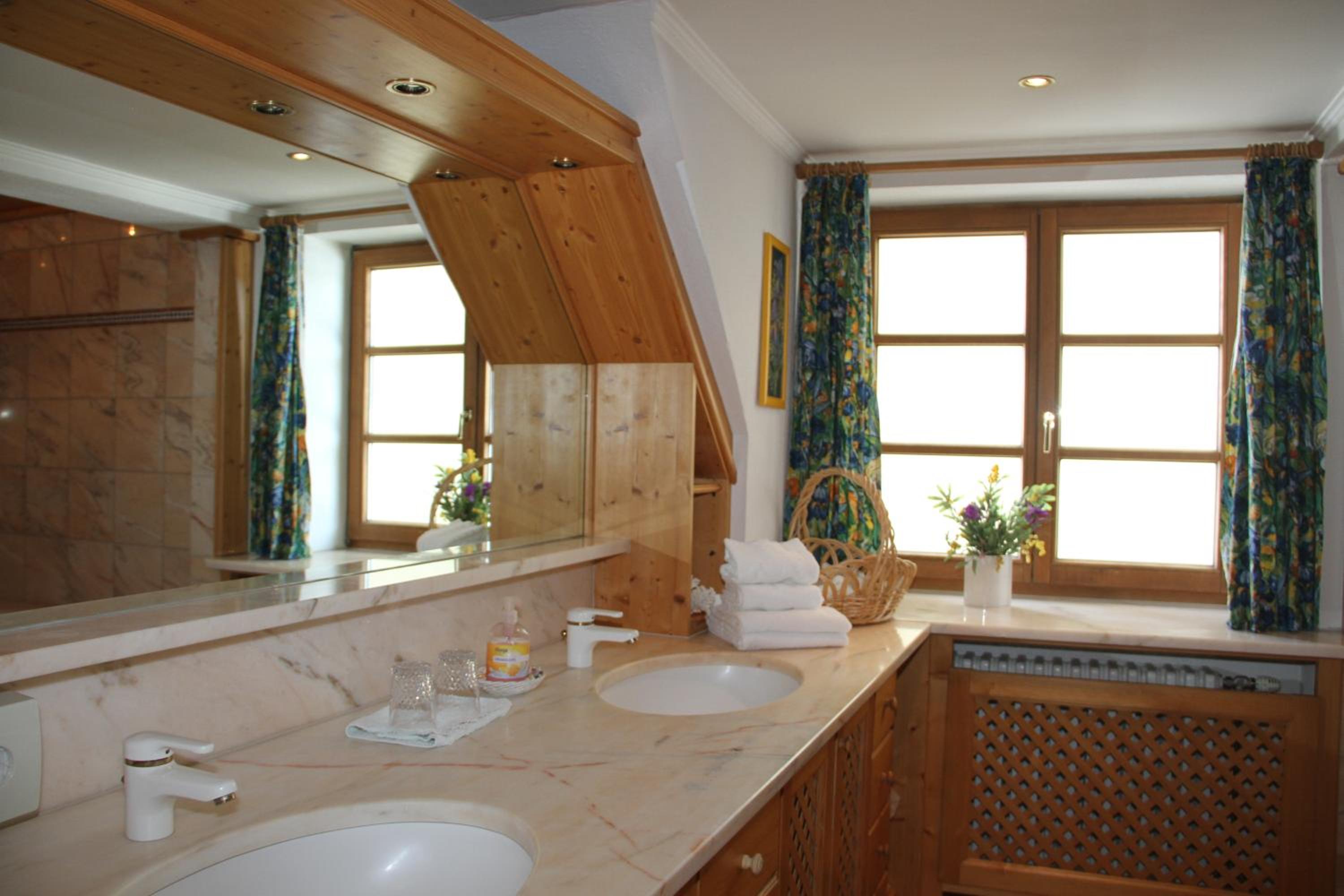 Apartment - Split Level photo 2