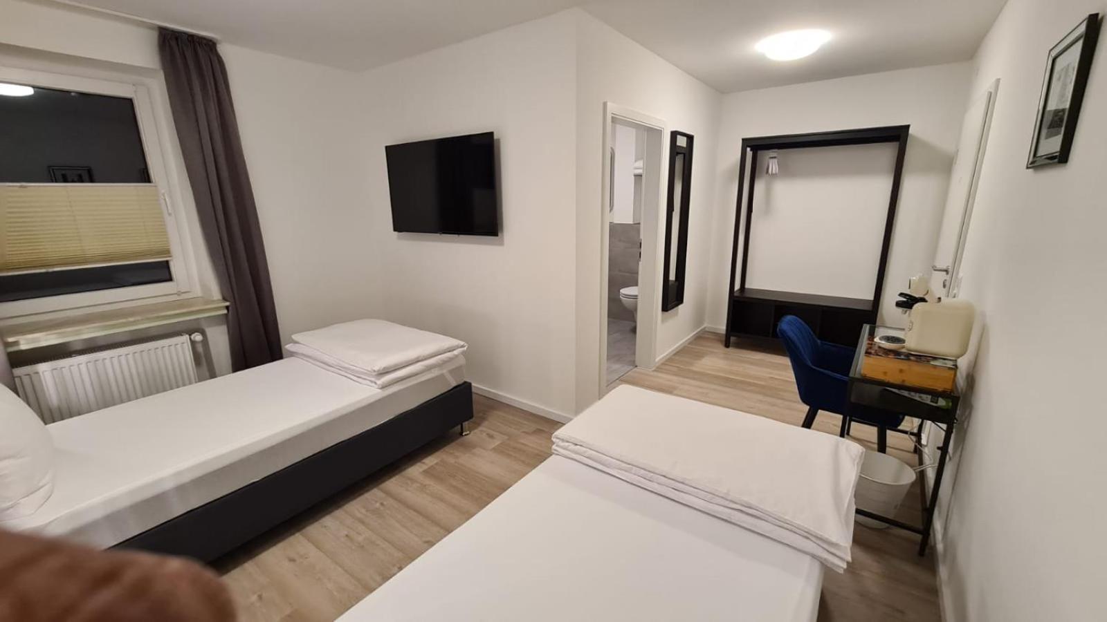 Standard Twin Room - Photo 1