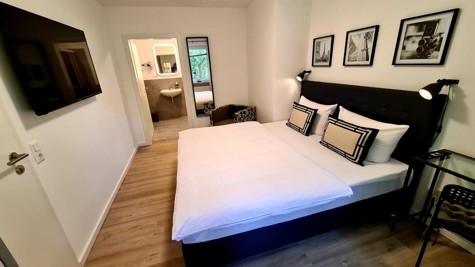 Double Room - Photo 5