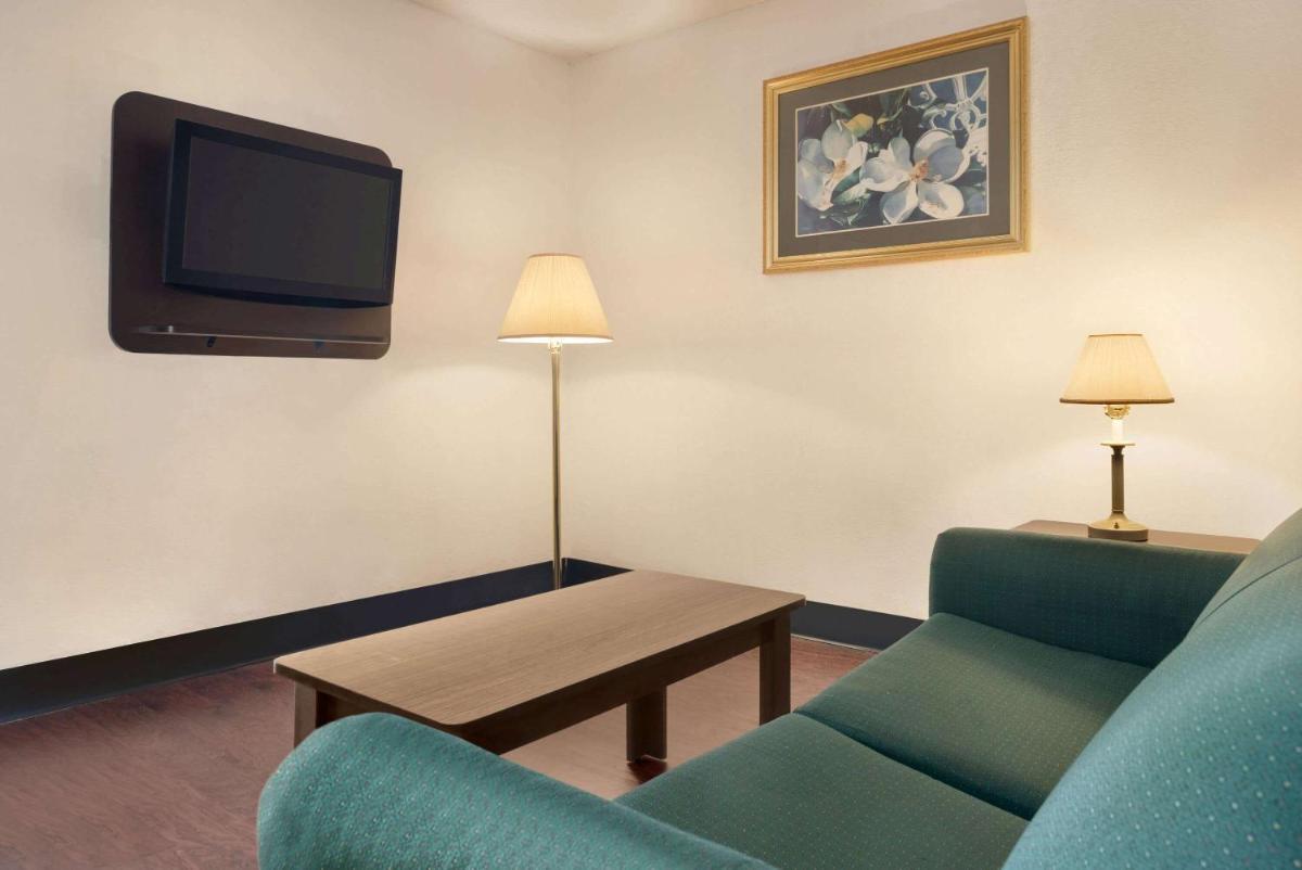 King Studio Suite - Non-Smoking photo 2