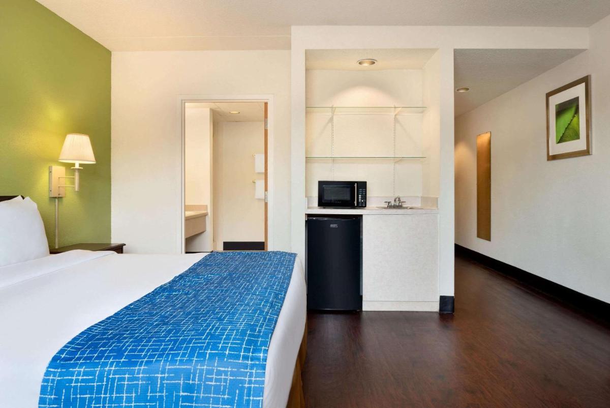 King Room - Mobility Access/Non-Smoking photo 1