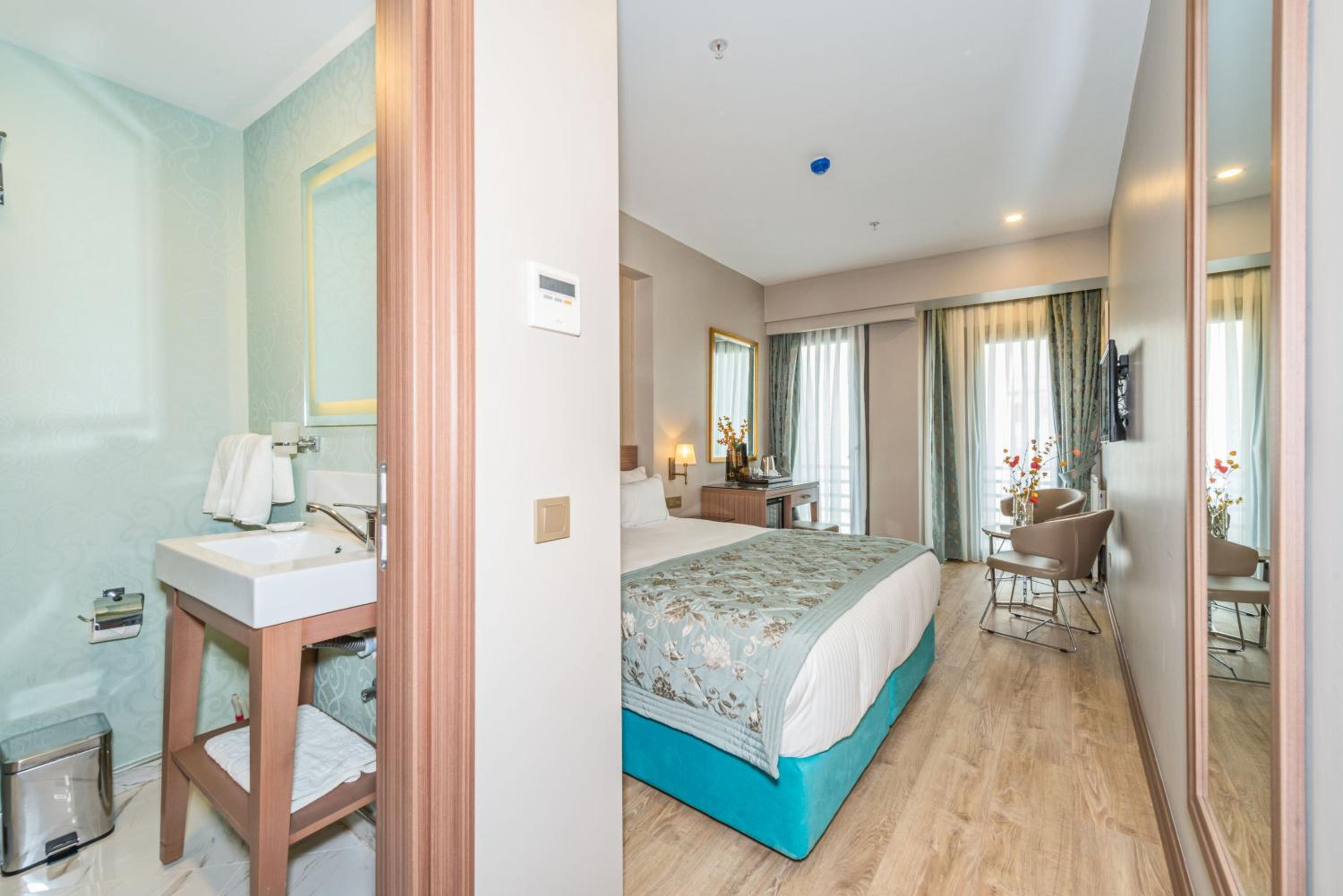 Deluxe Double Room photo 2