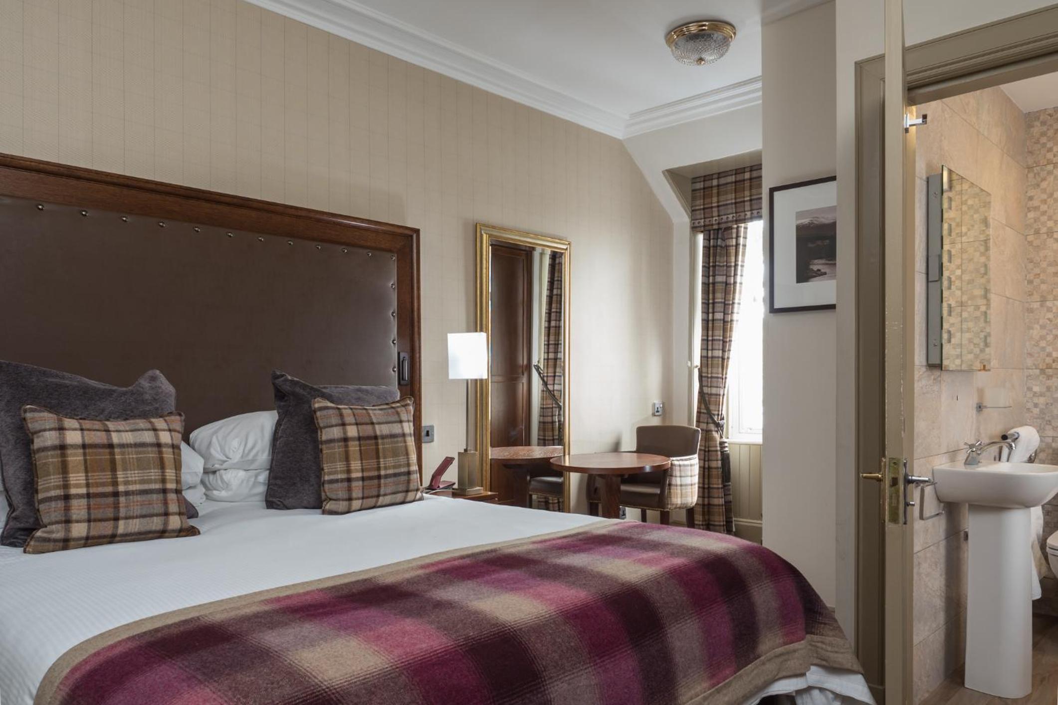 King Guest Room - Photo 4