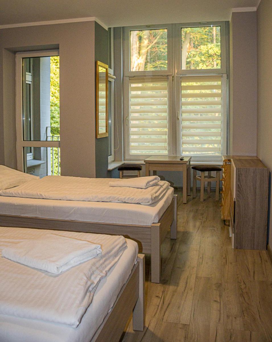 Twin Room - Photo 9