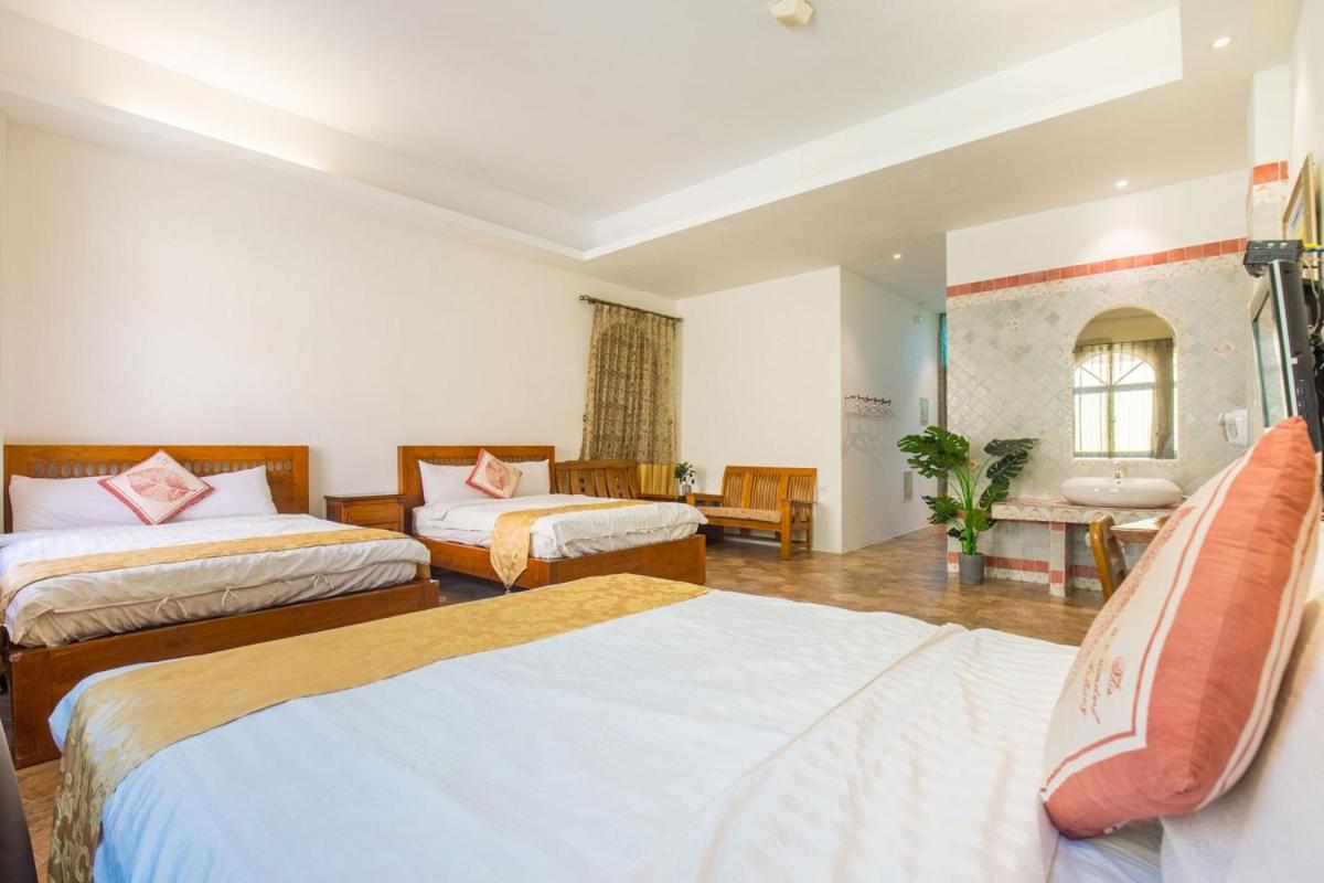 Family Room with Bath photo 3