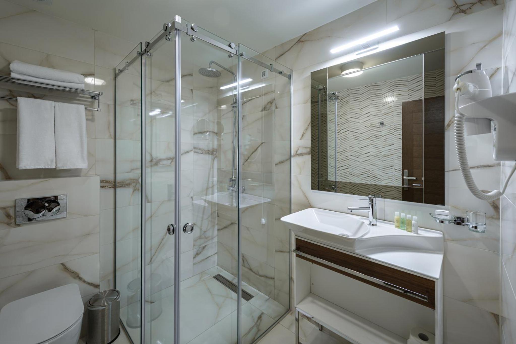 Suite - Photo 3