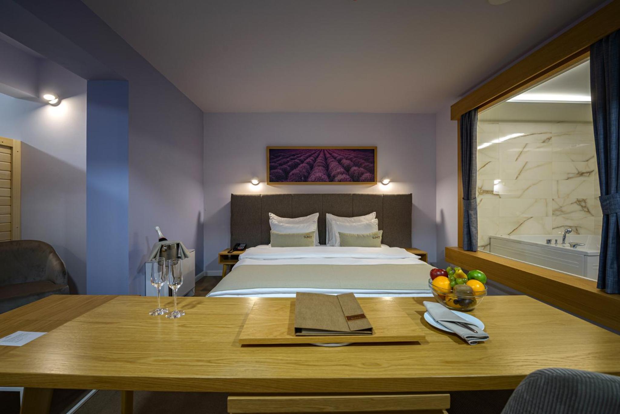 Double Room with Spa Bath - Photo 1
