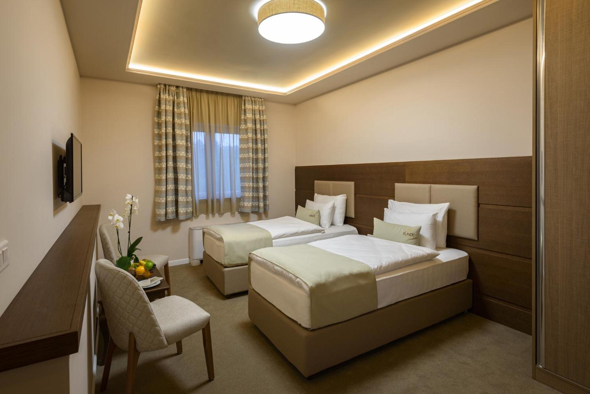 Double Room - Photo 8