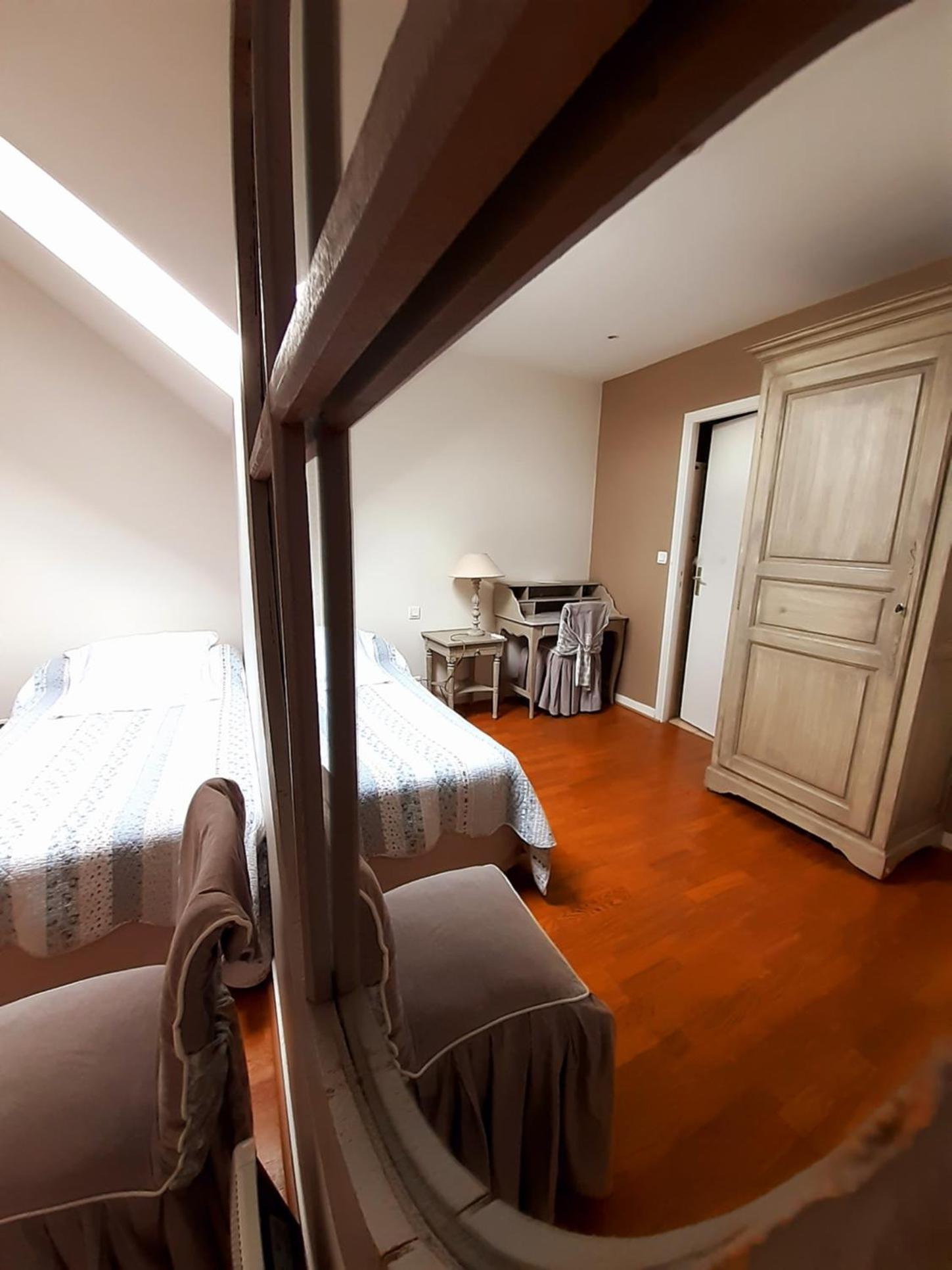 Triple Room with Street View