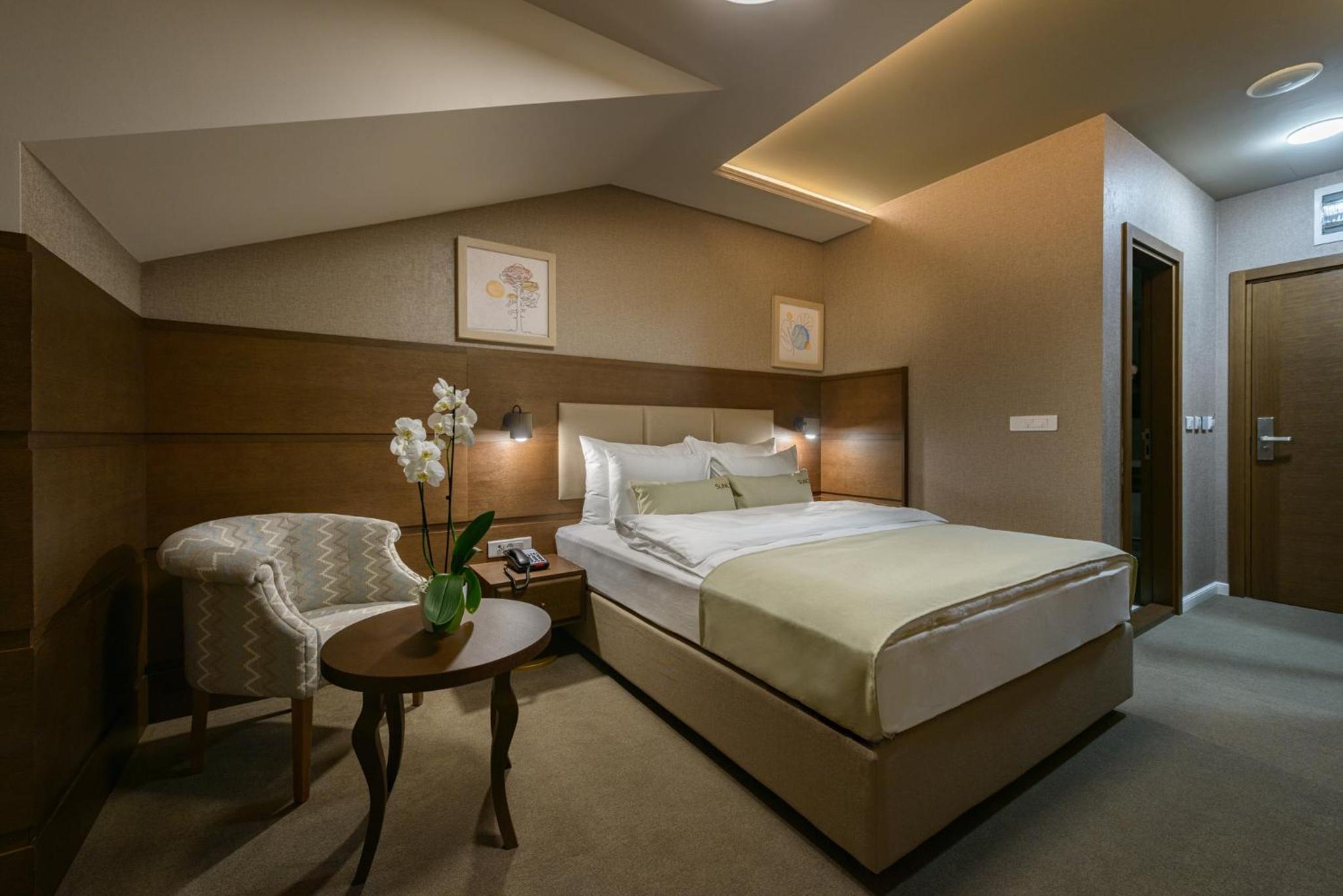Double Room - Photo 2