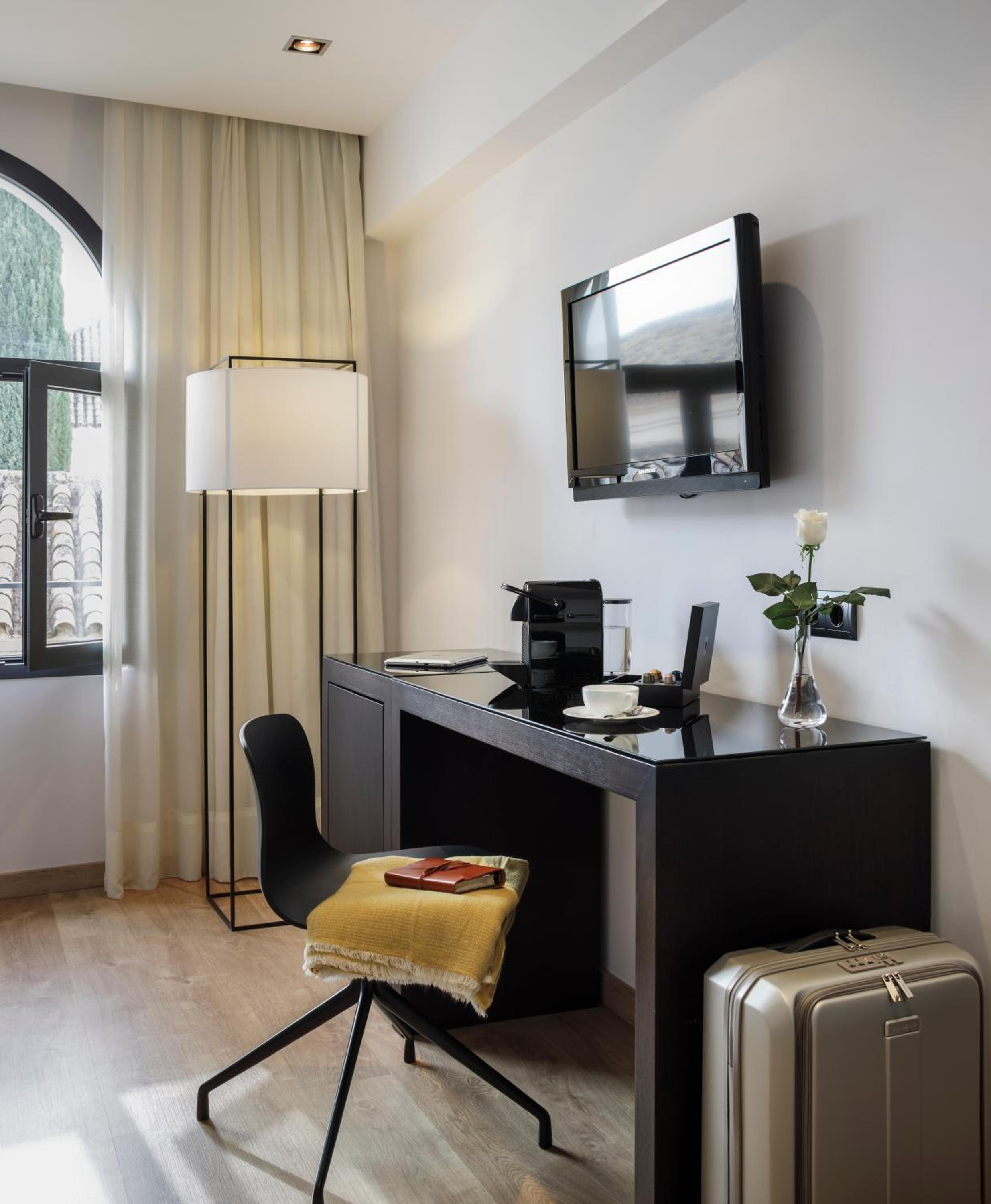 Standard Double or Twin Room (1-2 Adults) - Photo 8