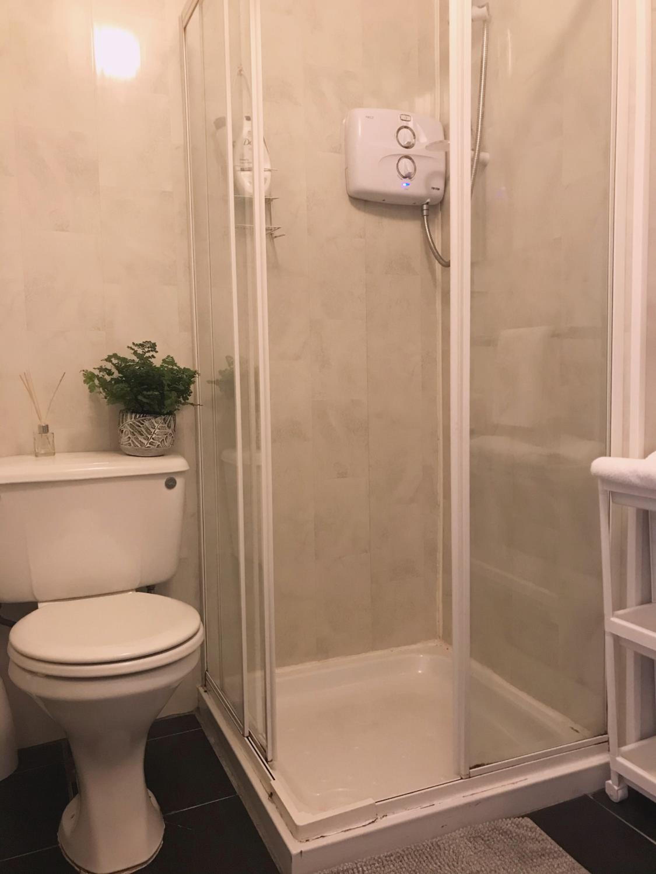Triple Room with Private Bathroom - Photo 2