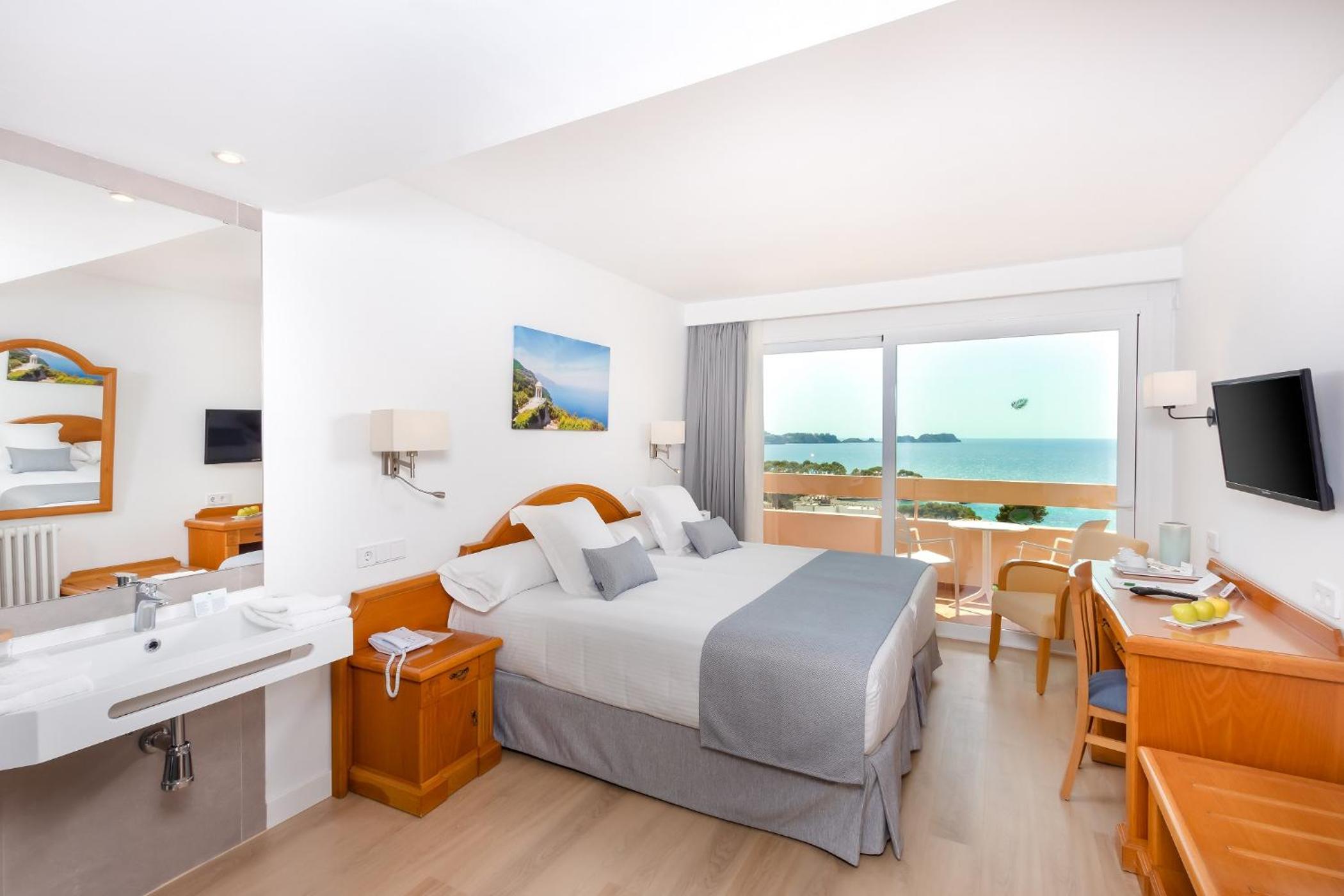 Superior Double Room with Sea View and Balcony photo 3