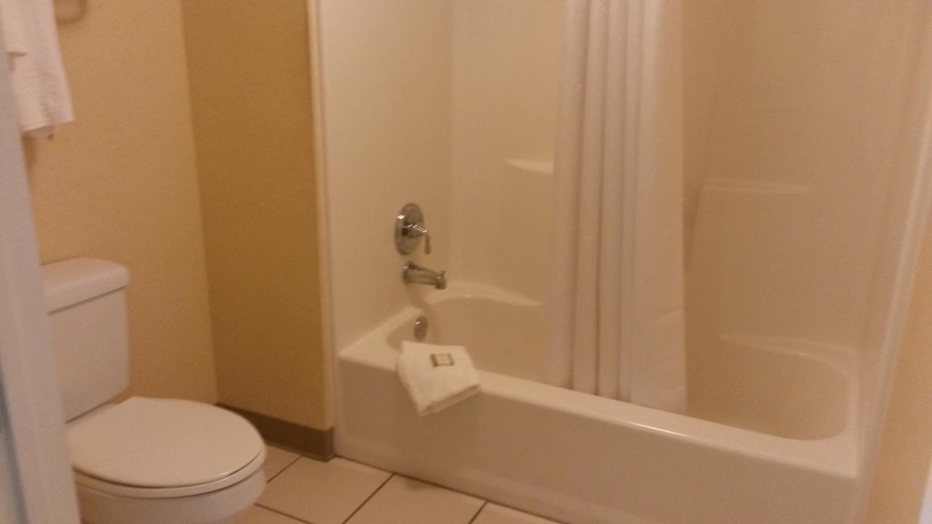 Quadruple Room - Disability Access - Smoking - Photo 6