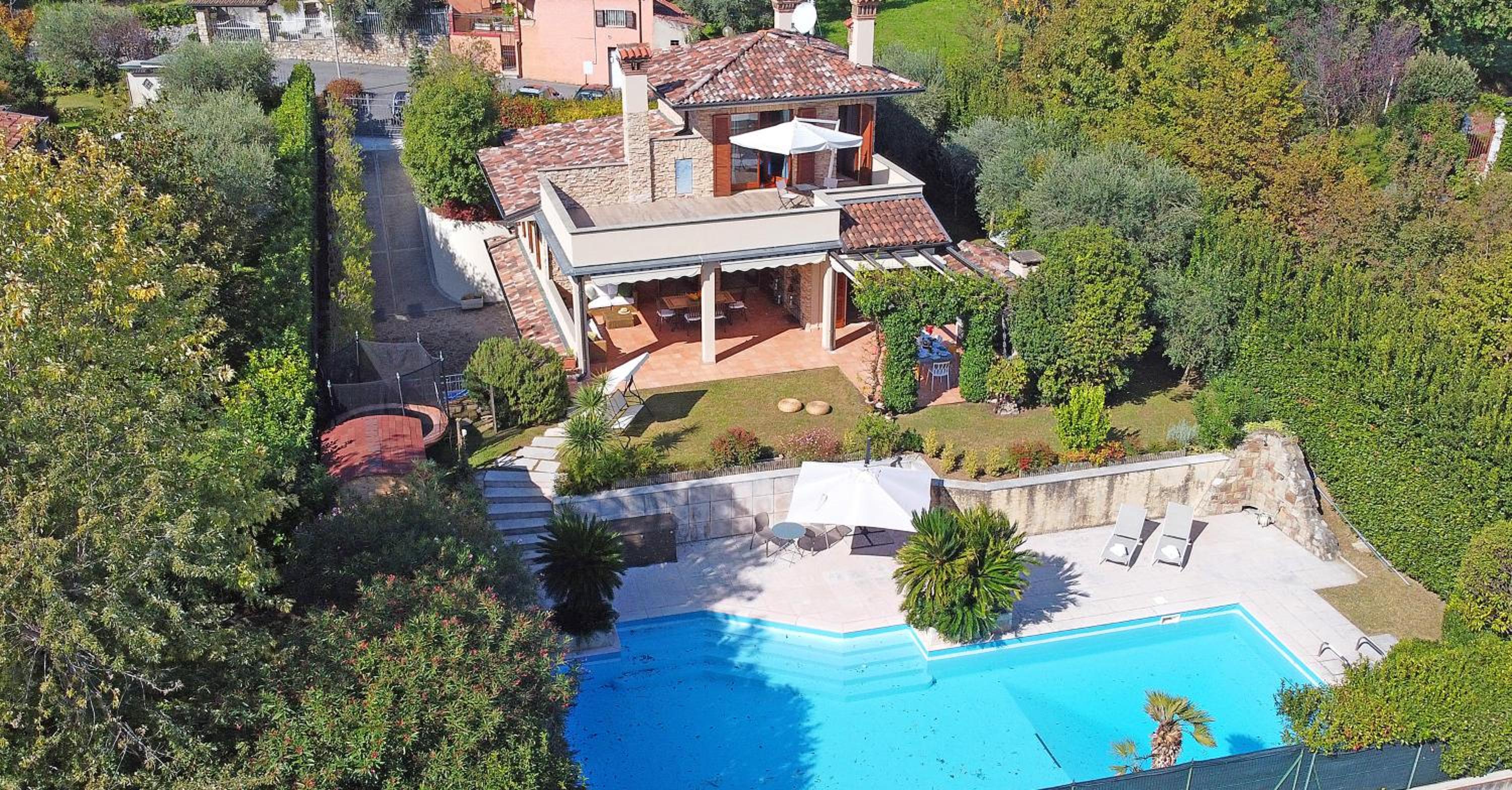 Villa photo 2
