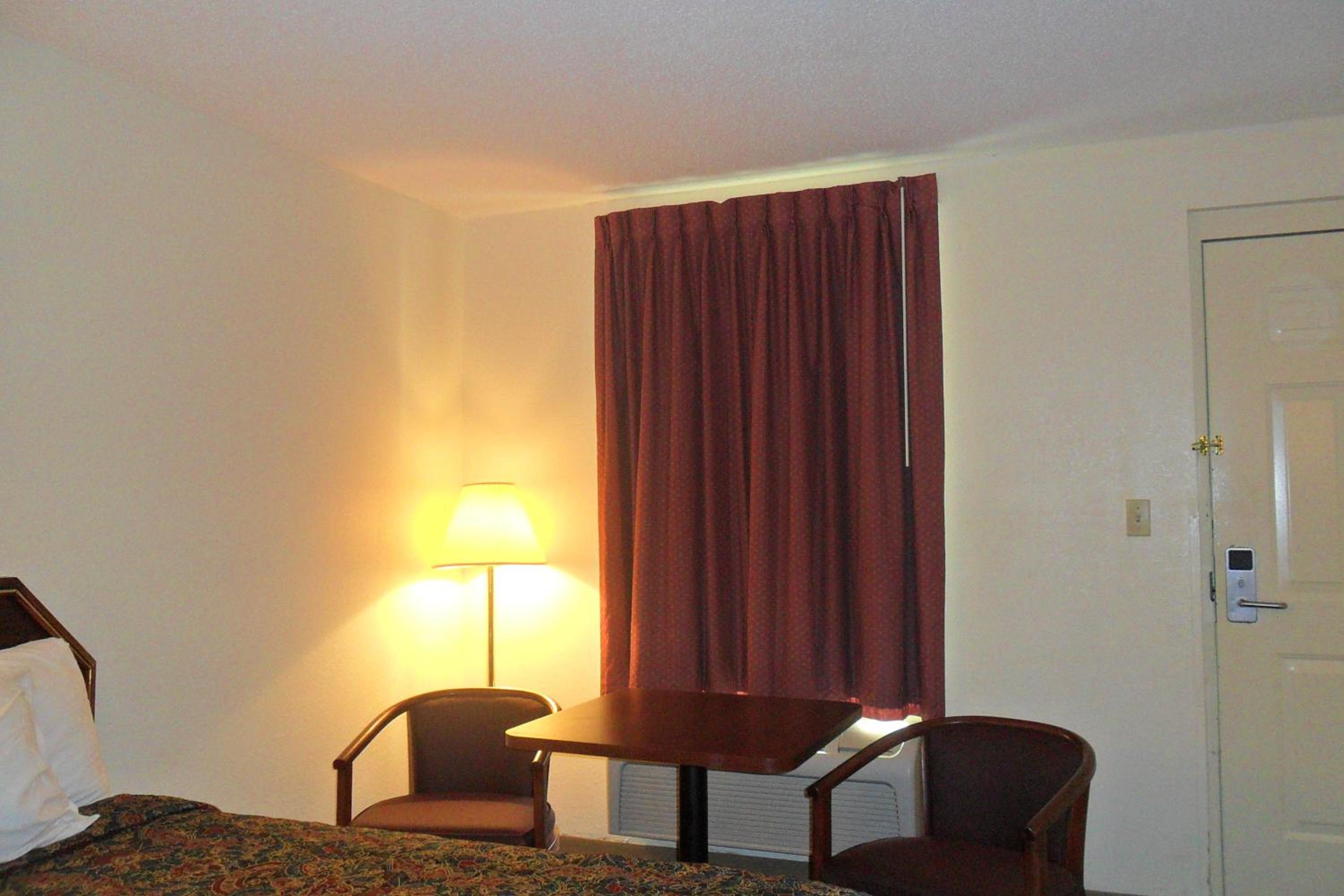 Double Room with Two Double Beds - Non-Smoking - Photo 4