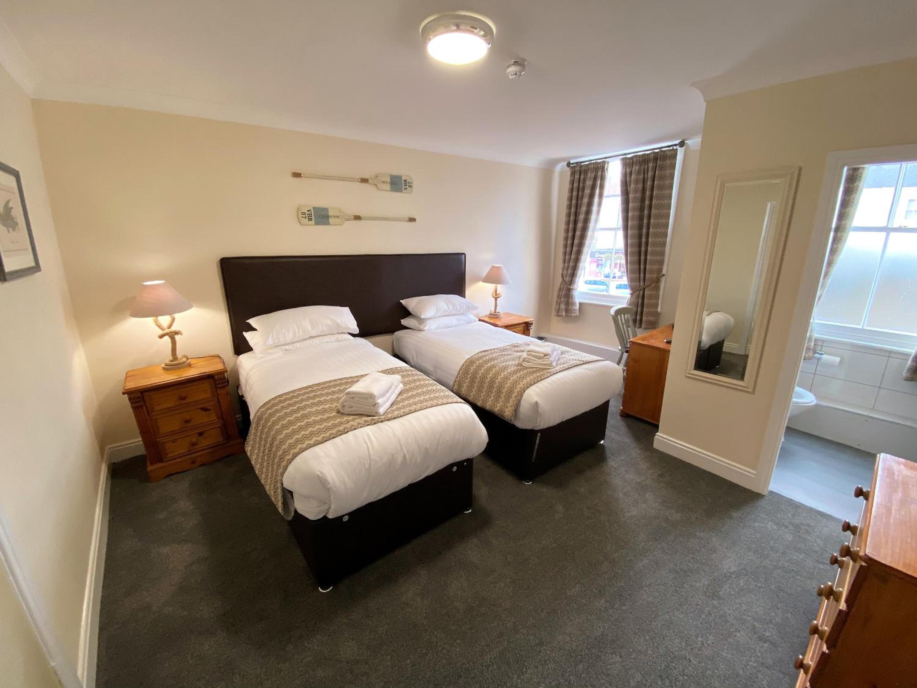 Superior Double or Twin Room - Photo 3