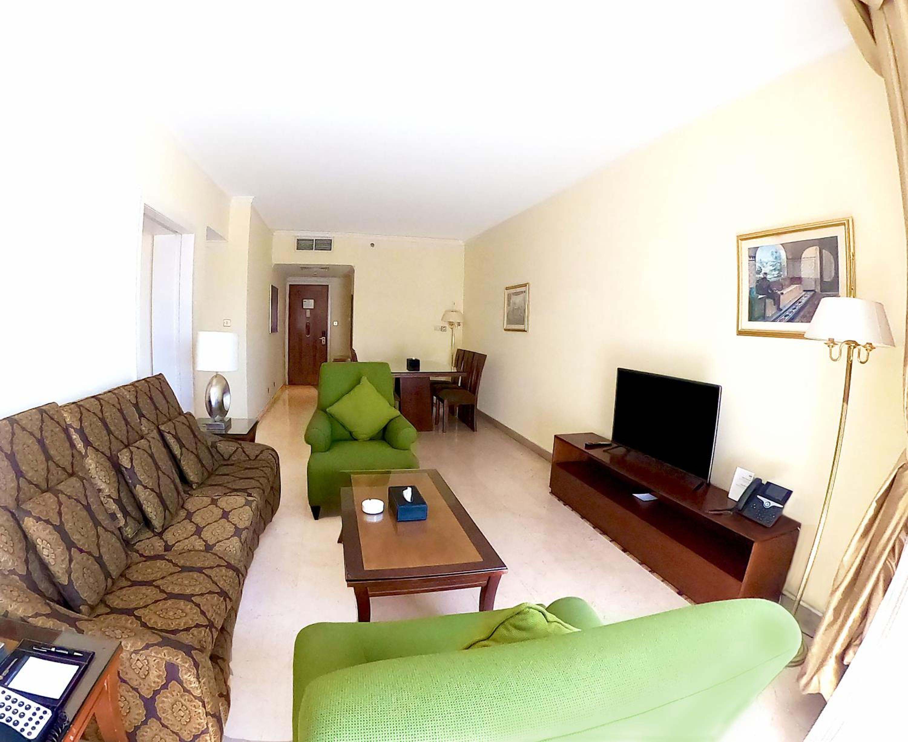Three-Bedroom Apartment with City View photo 1