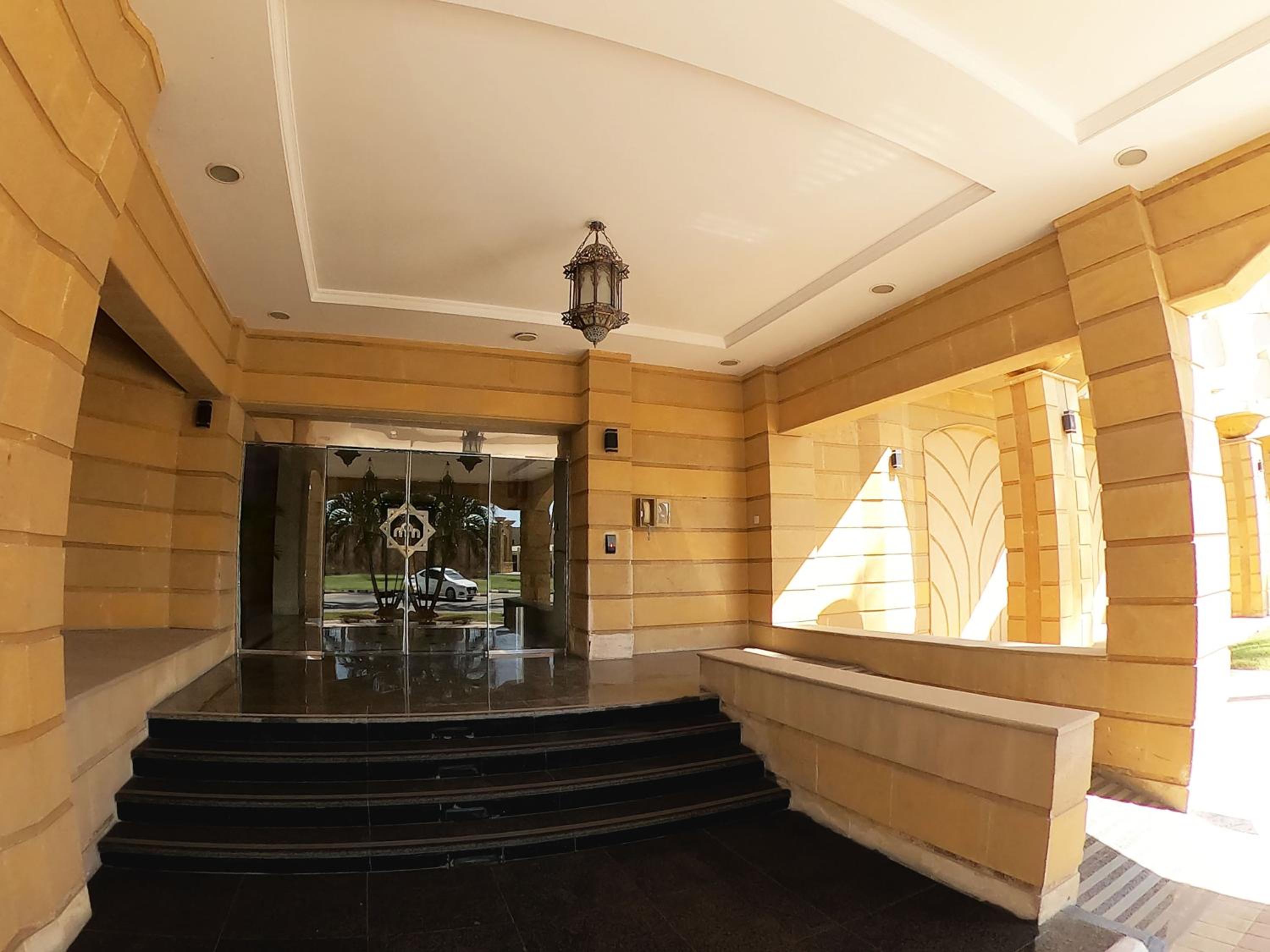Three-Bedroom Apartment with City View photo 3