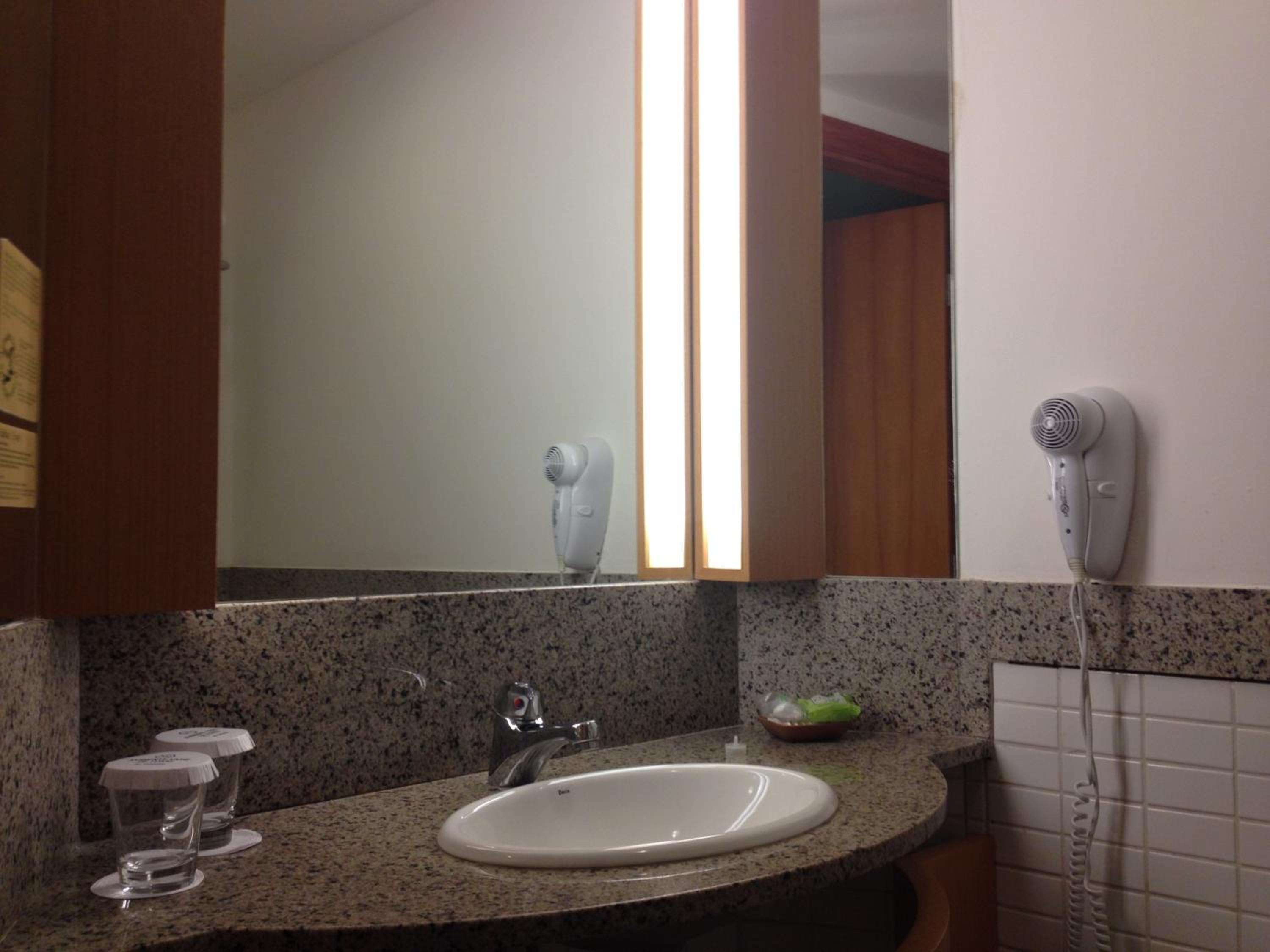 Superior Double Room thumbnail 5