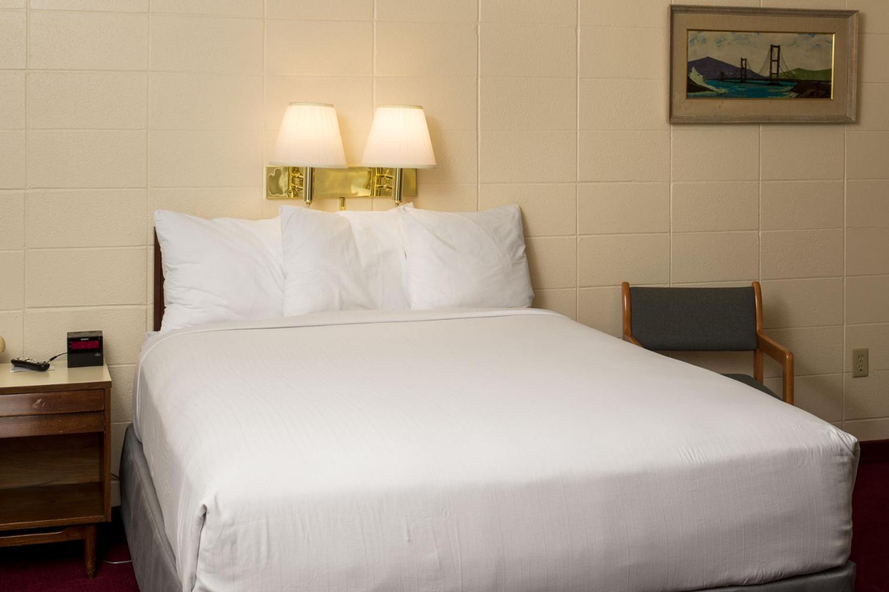 Motor Inn Standard Queen Room photo 3