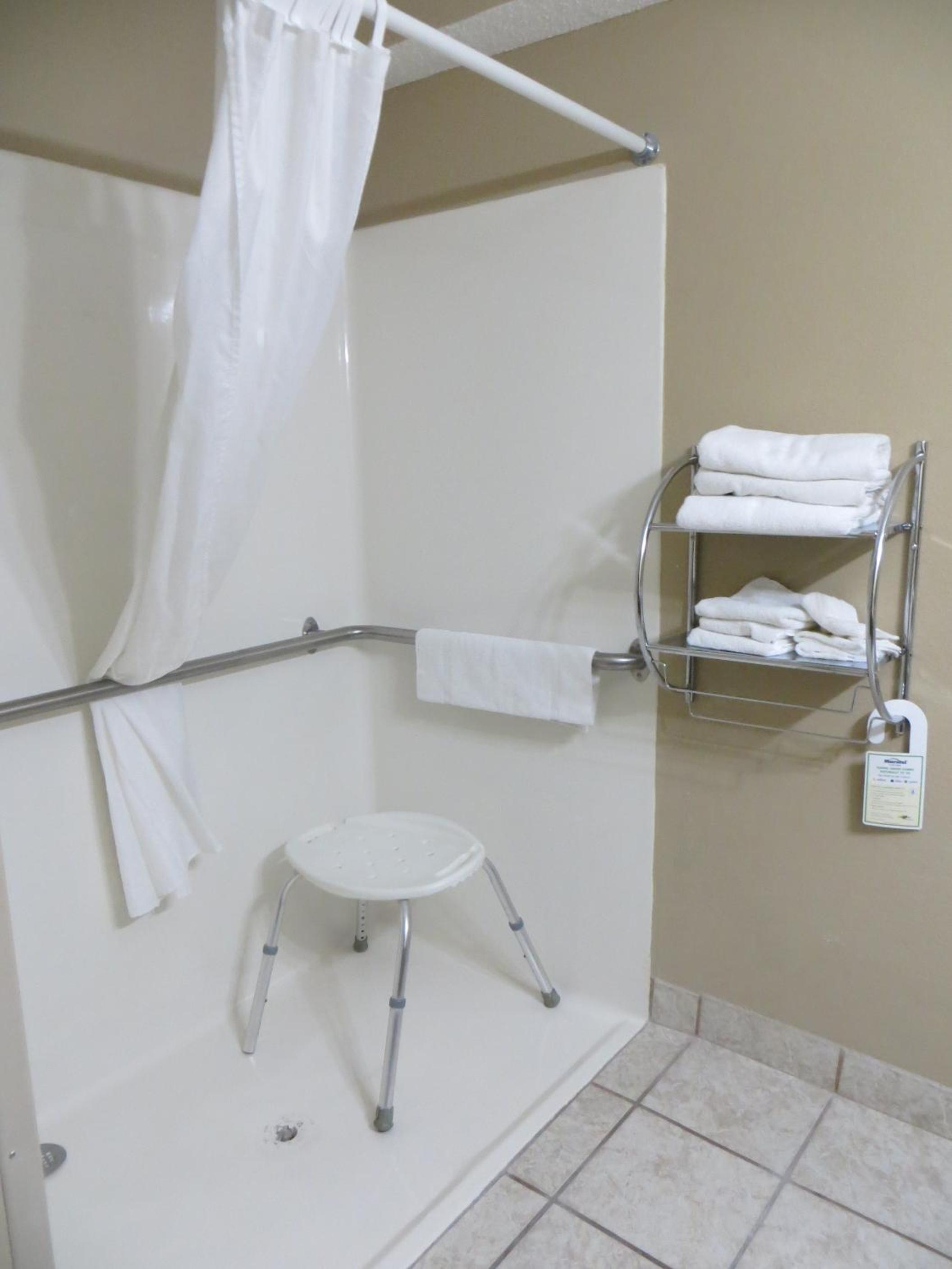 Queen Room - Disability Access/Non-Smoking - Photo 4
