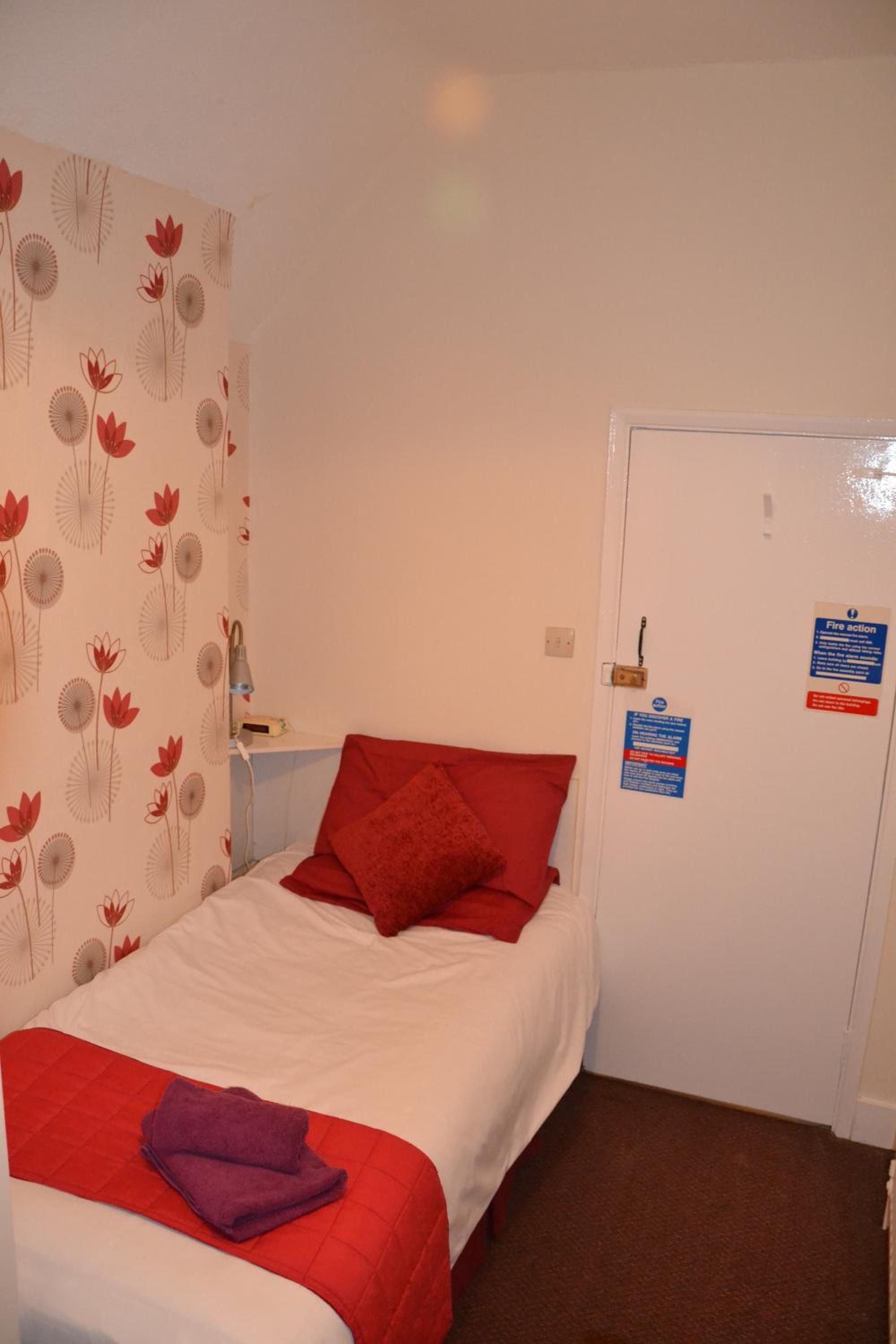 Single Room with Private External Bathroom photo 3