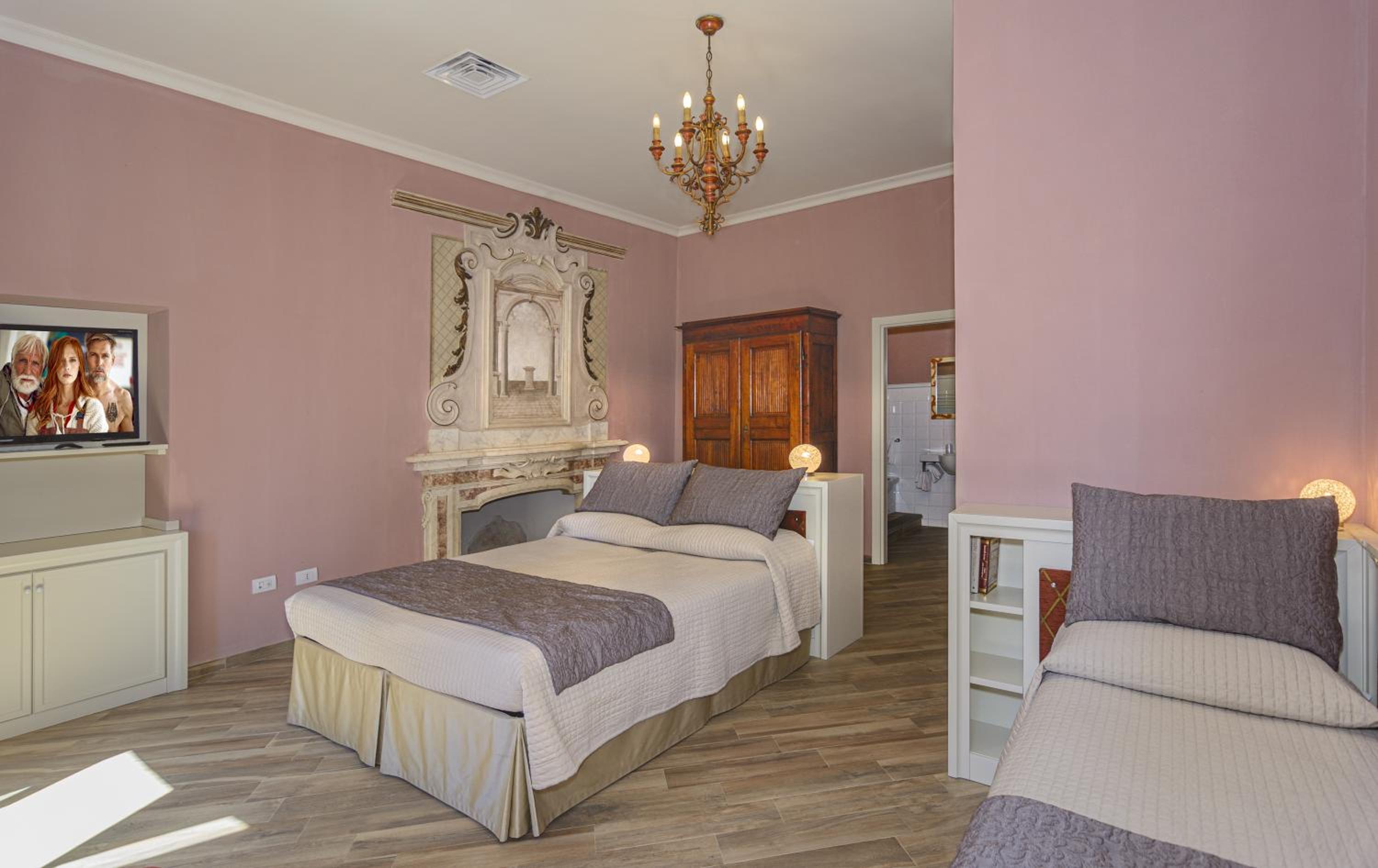 Deluxe Triple Room photo 2
