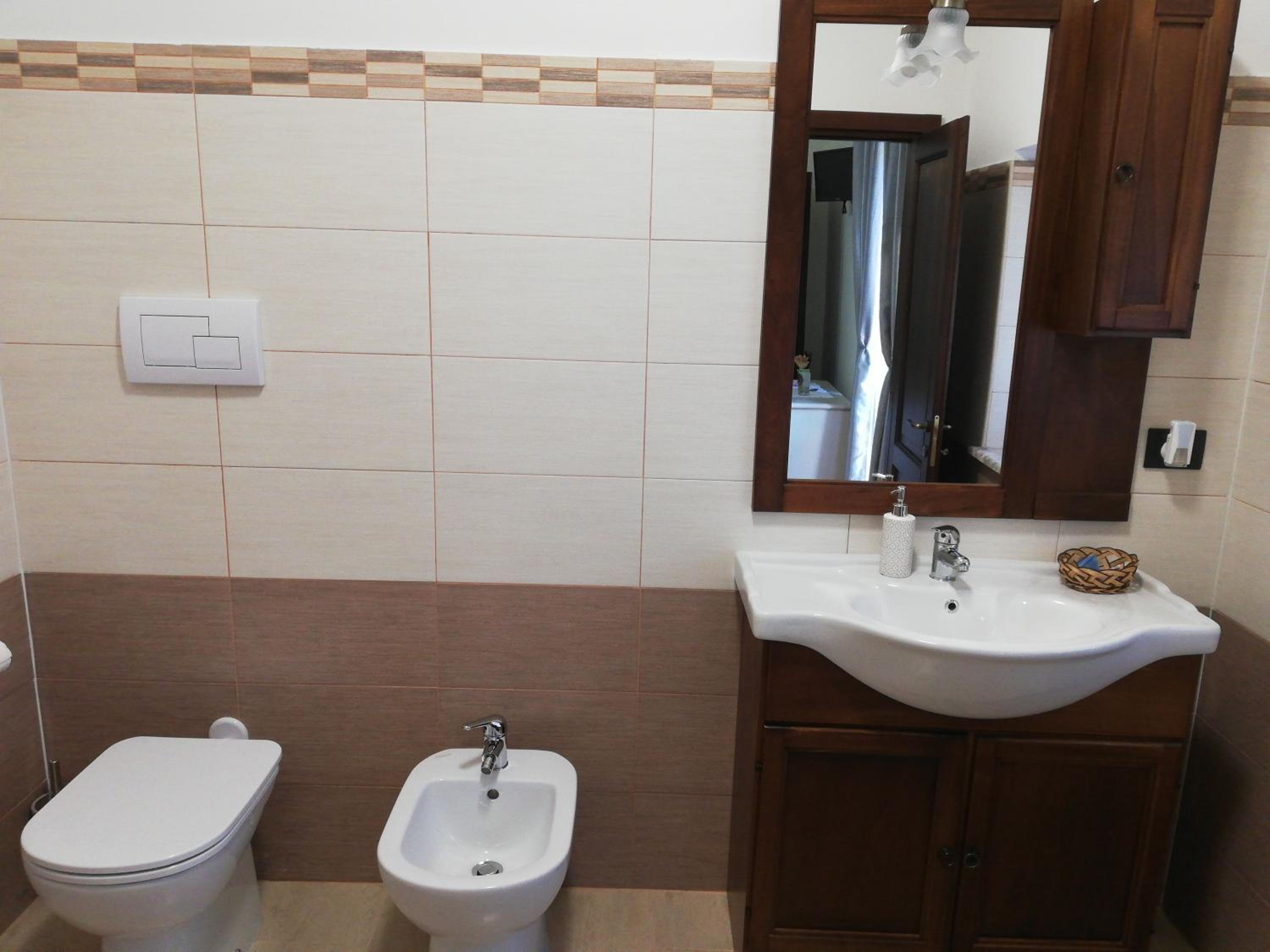 Standard Twin Room - Photo 3