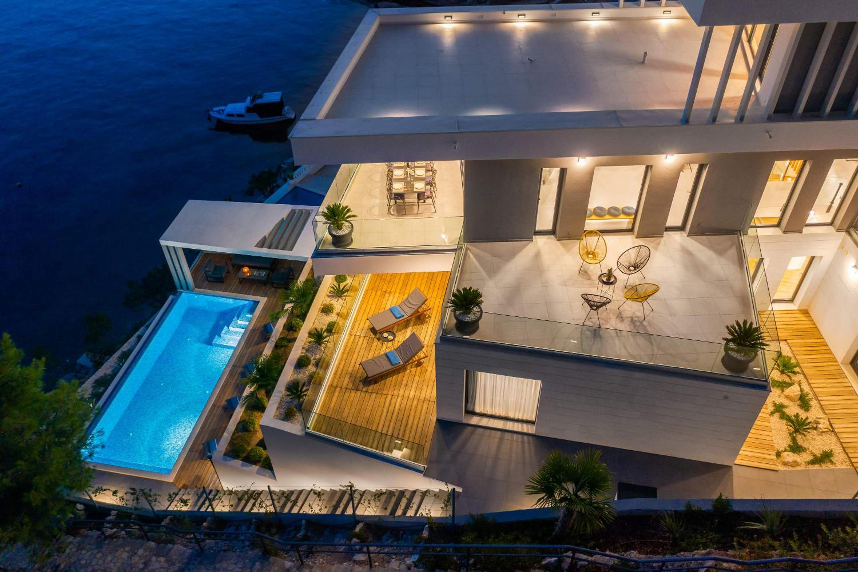 Villa photo 2