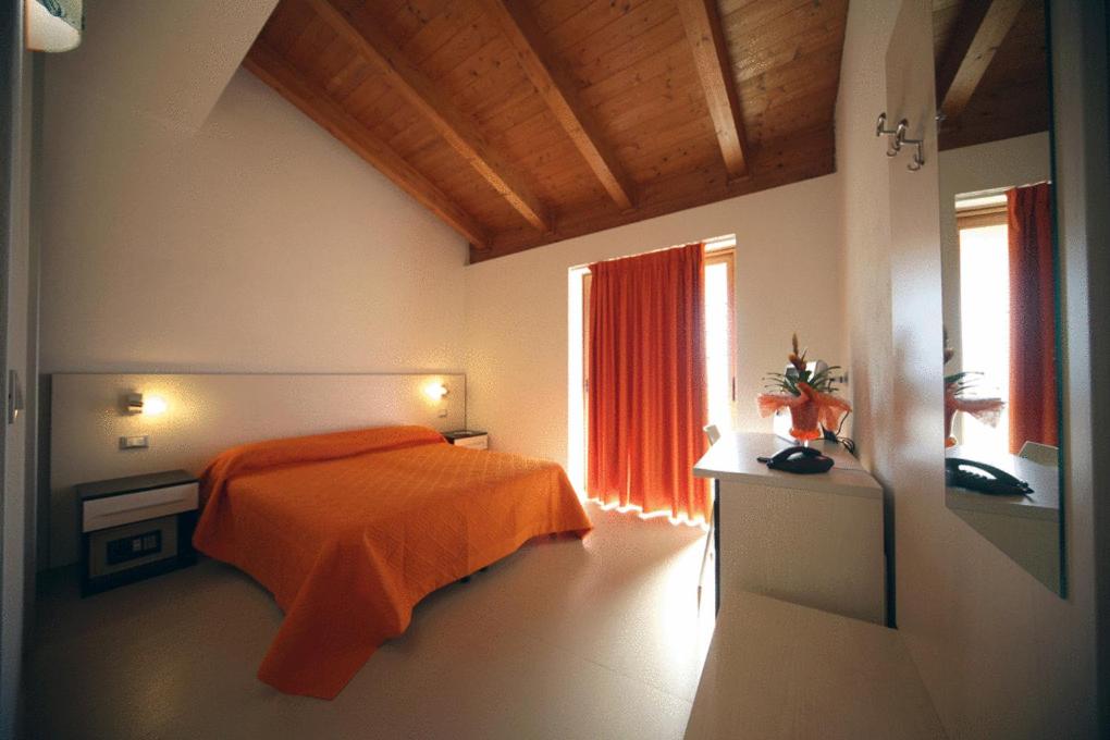 Double Room - Photo 9