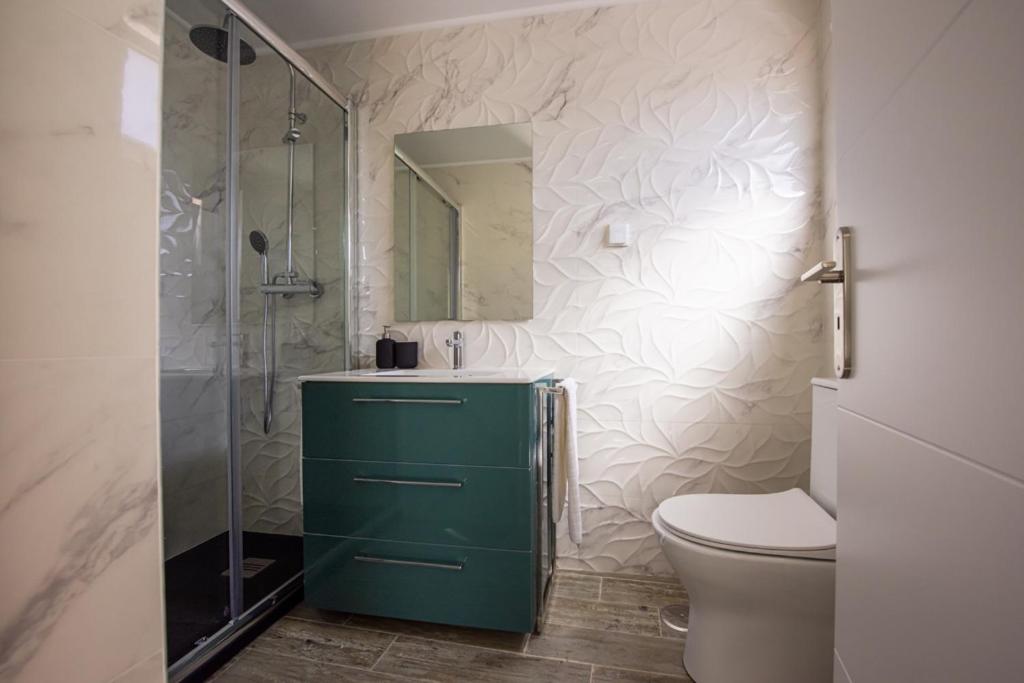 One-Bedroom House - Photo 24