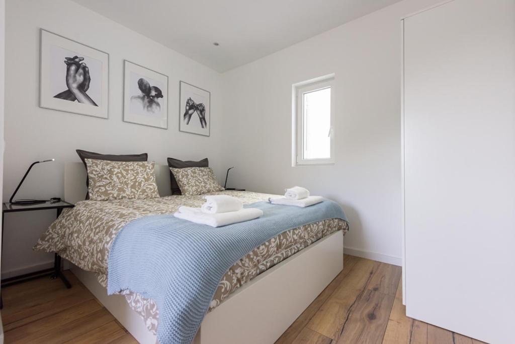 One-Bedroom House - Photo 2
