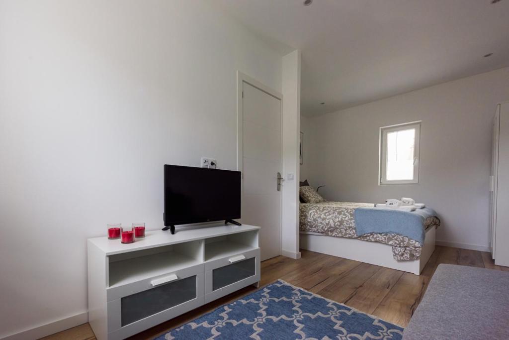 One-Bedroom House - Photo 7