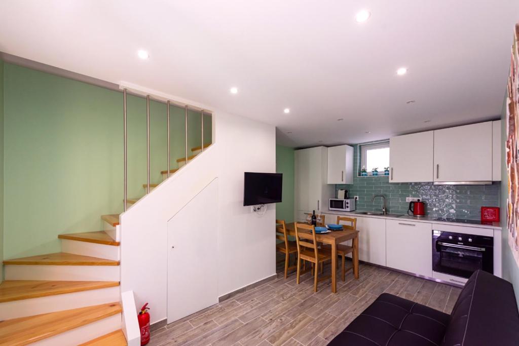 One-Bedroom House - Photo 12