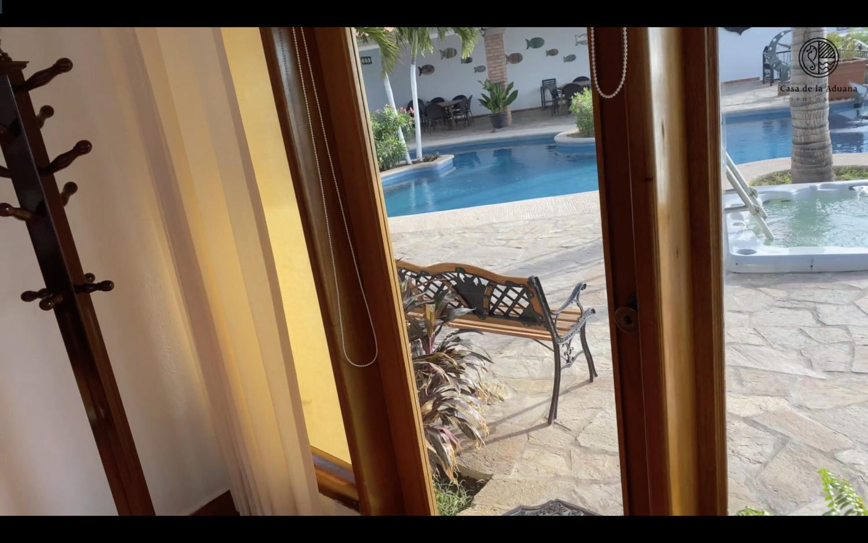 Double Room with Pool View photo 3